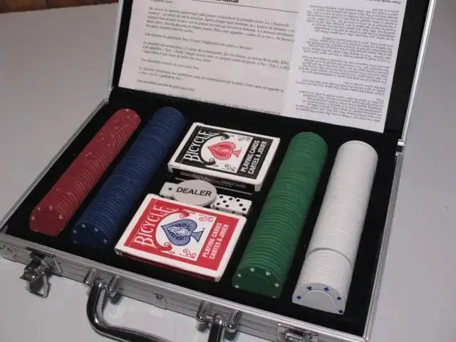 BICYCLE 200 plus Pieces Poker Set, LIKE NEW image indicator(9)