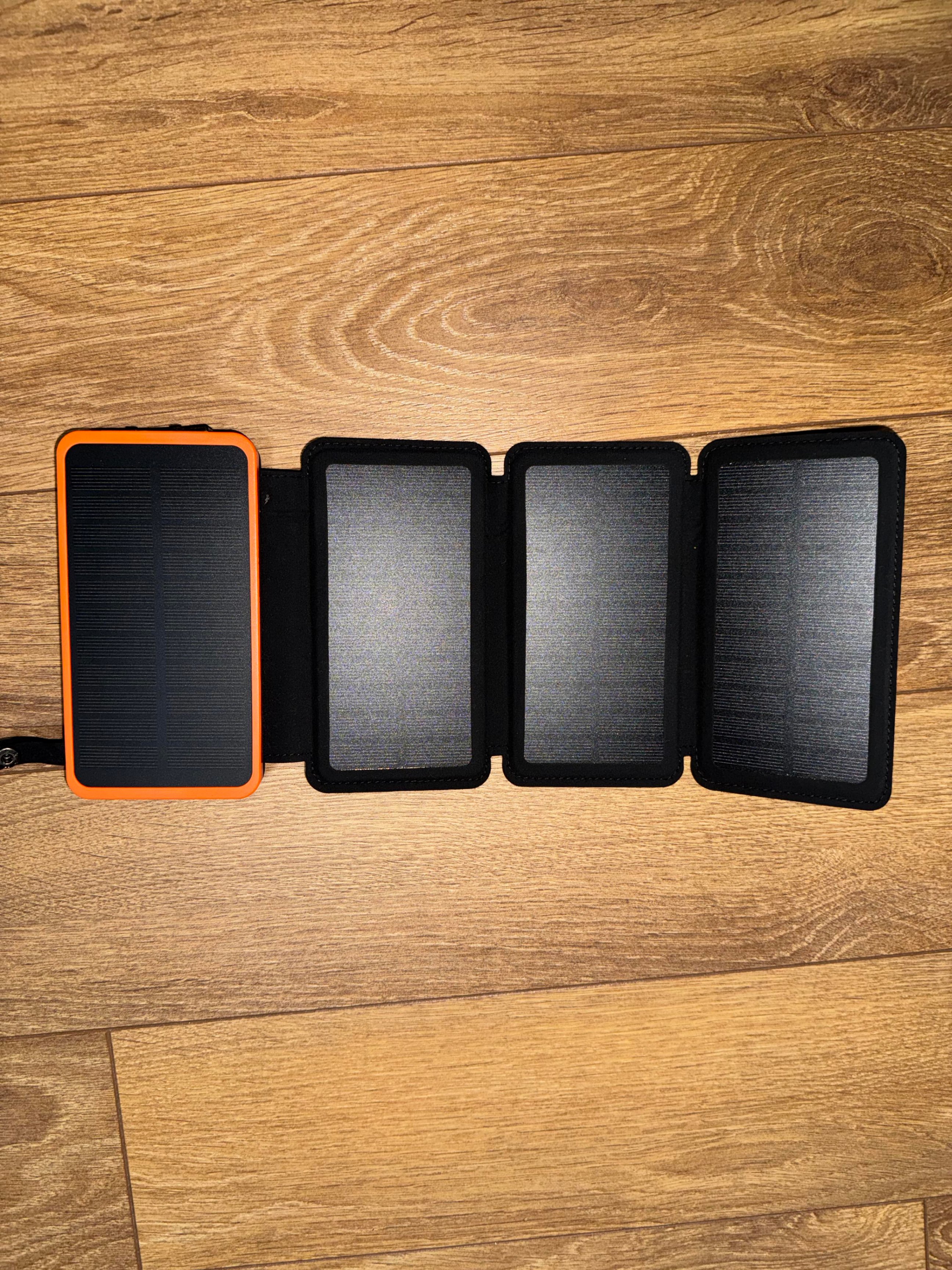 FEELLE Solar Charger Power Bank