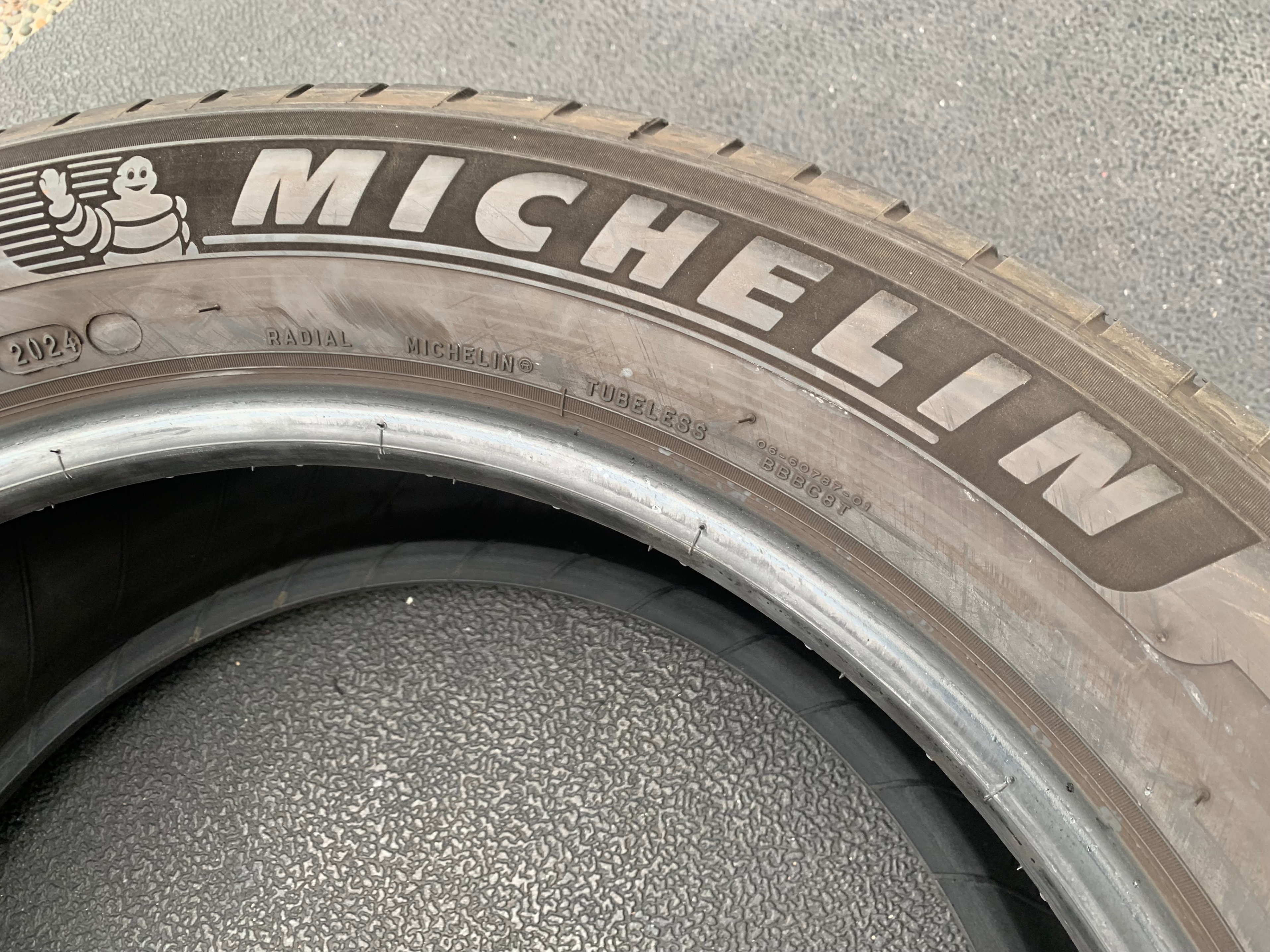 1 x single 275/50/20 Michelin Primacy Tour A/S with 90% tread - photo 5