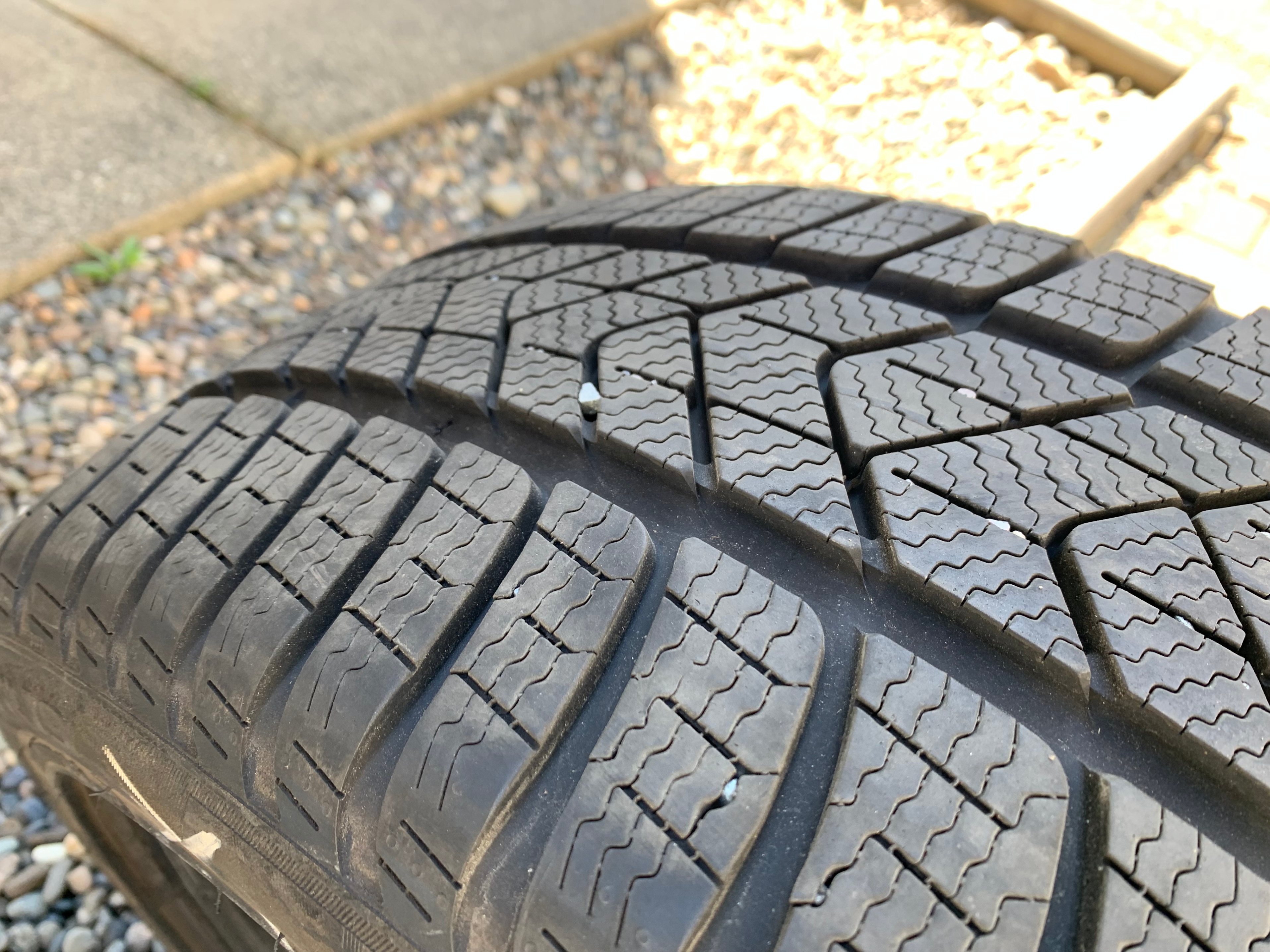 1 X single 245/45/19 Pirelli Sottozero 3 LM1 with 90% tread - photo 4