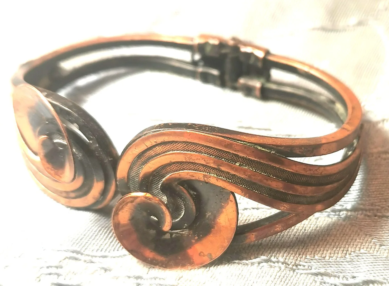 Vintage Copper Hinged Clamper Bracelet Style Cuff Medium image indicator(7)