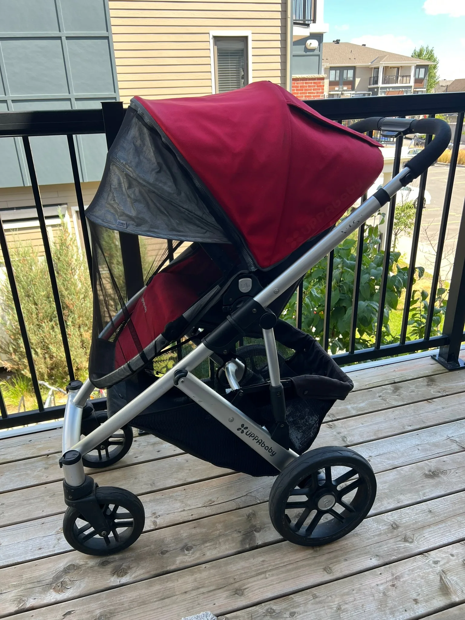 UPPAbaby Vista Stroller + Red Bassinet Set with Accessories image indicator(2)