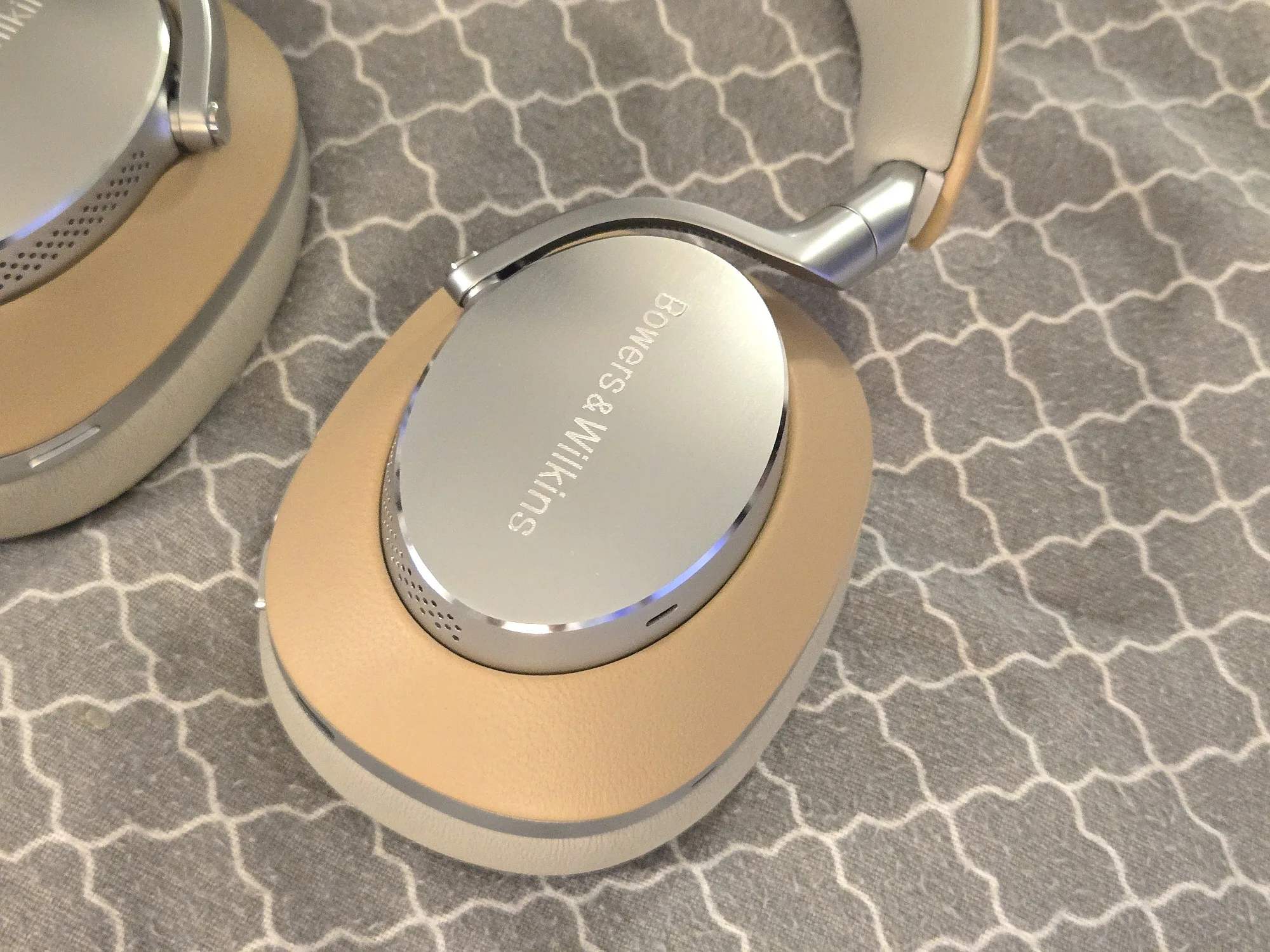 Bowers & Wilkins Px8 Tan image indicator(7)