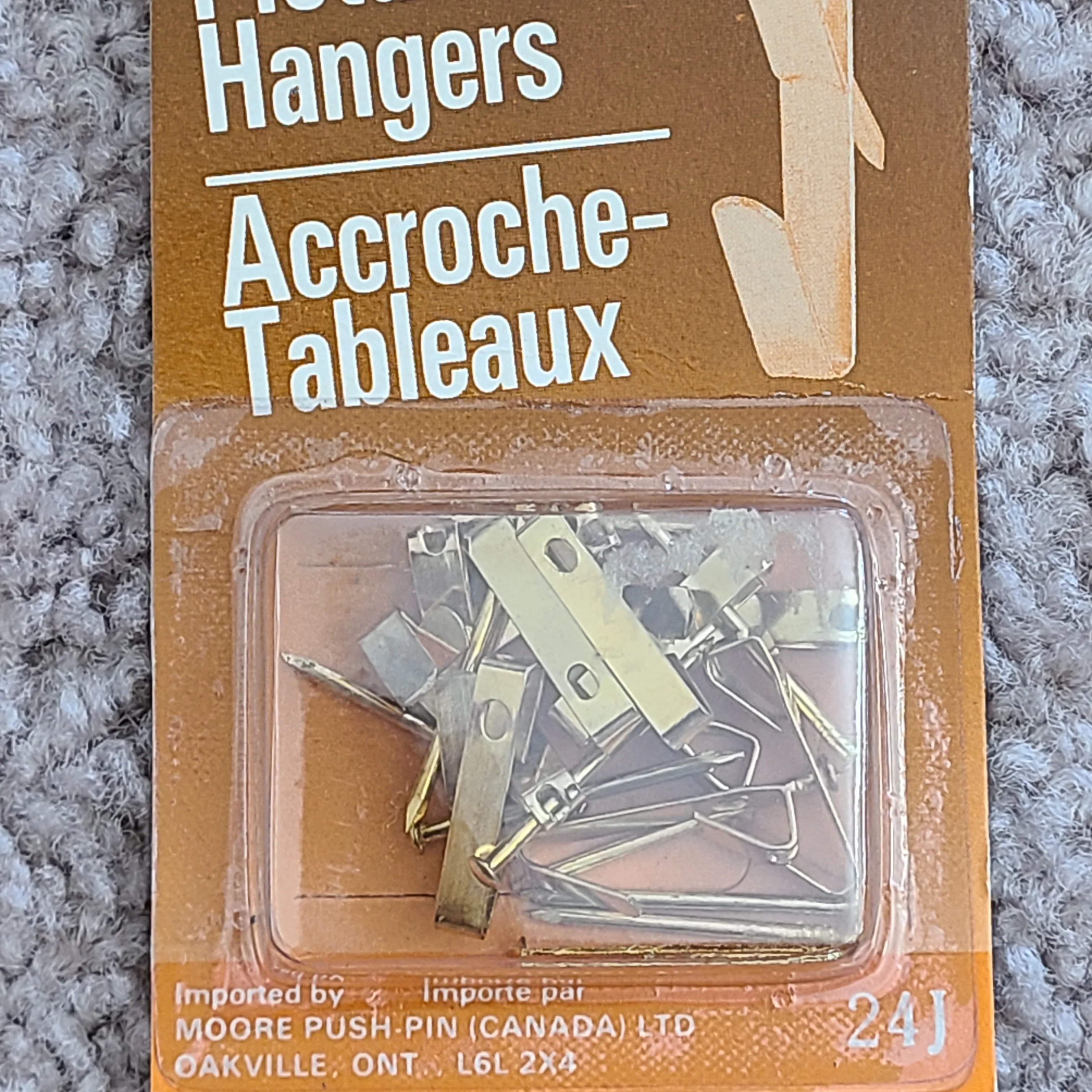 Picture Hangers 10 lb/4.5 kg - Brass (6 pkg) image indicator(3)