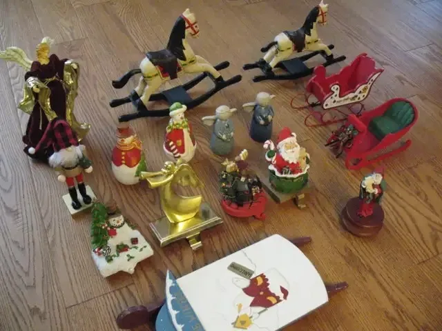 COMPLETE Christmas Tree, Lights, Decorations, and Ornaments image indicator(10)