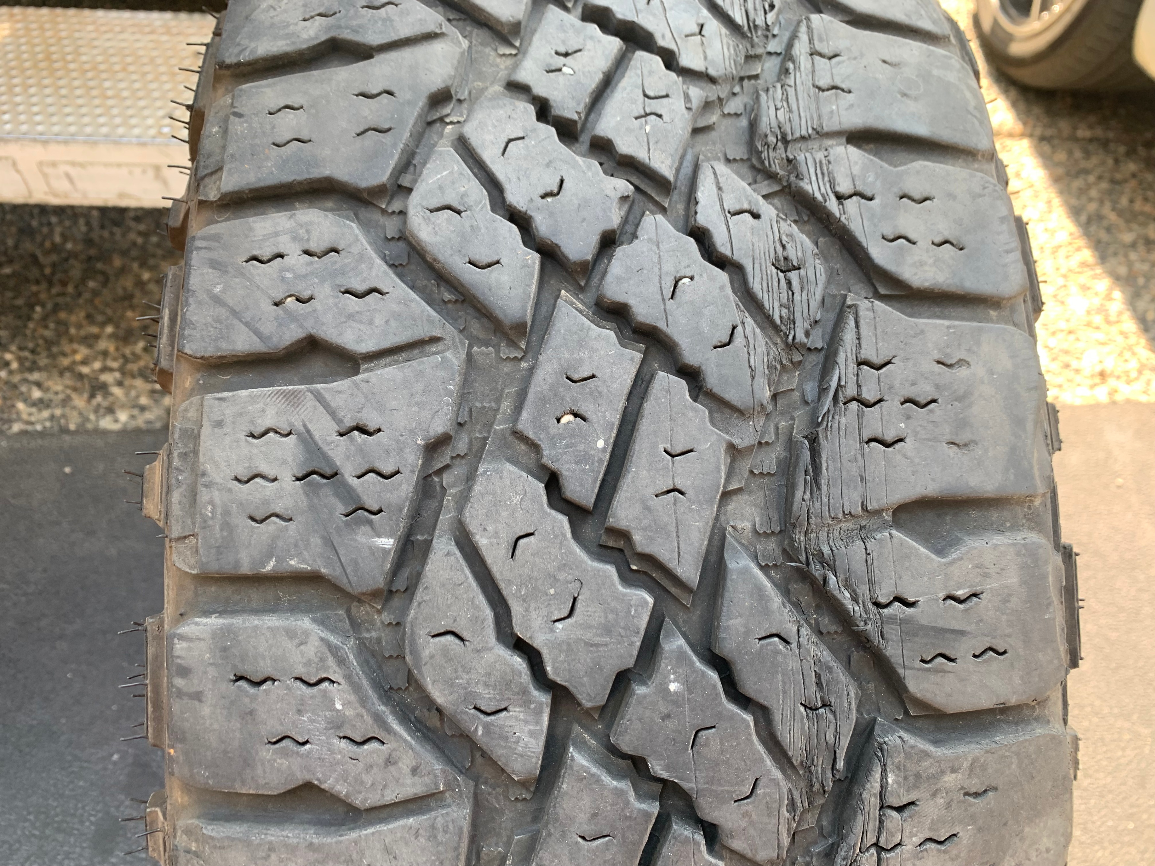 1 X single 275/60/20 Goodyear Wrangler Duratrac with 40% tread - photo 2