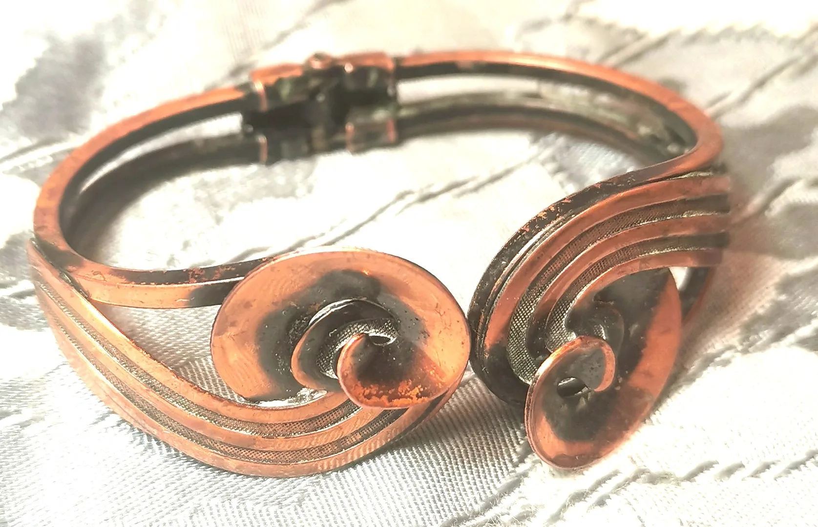 Vintage Copper Hinged Clamper Bracelet Style Cuff Medium image indicator(8)