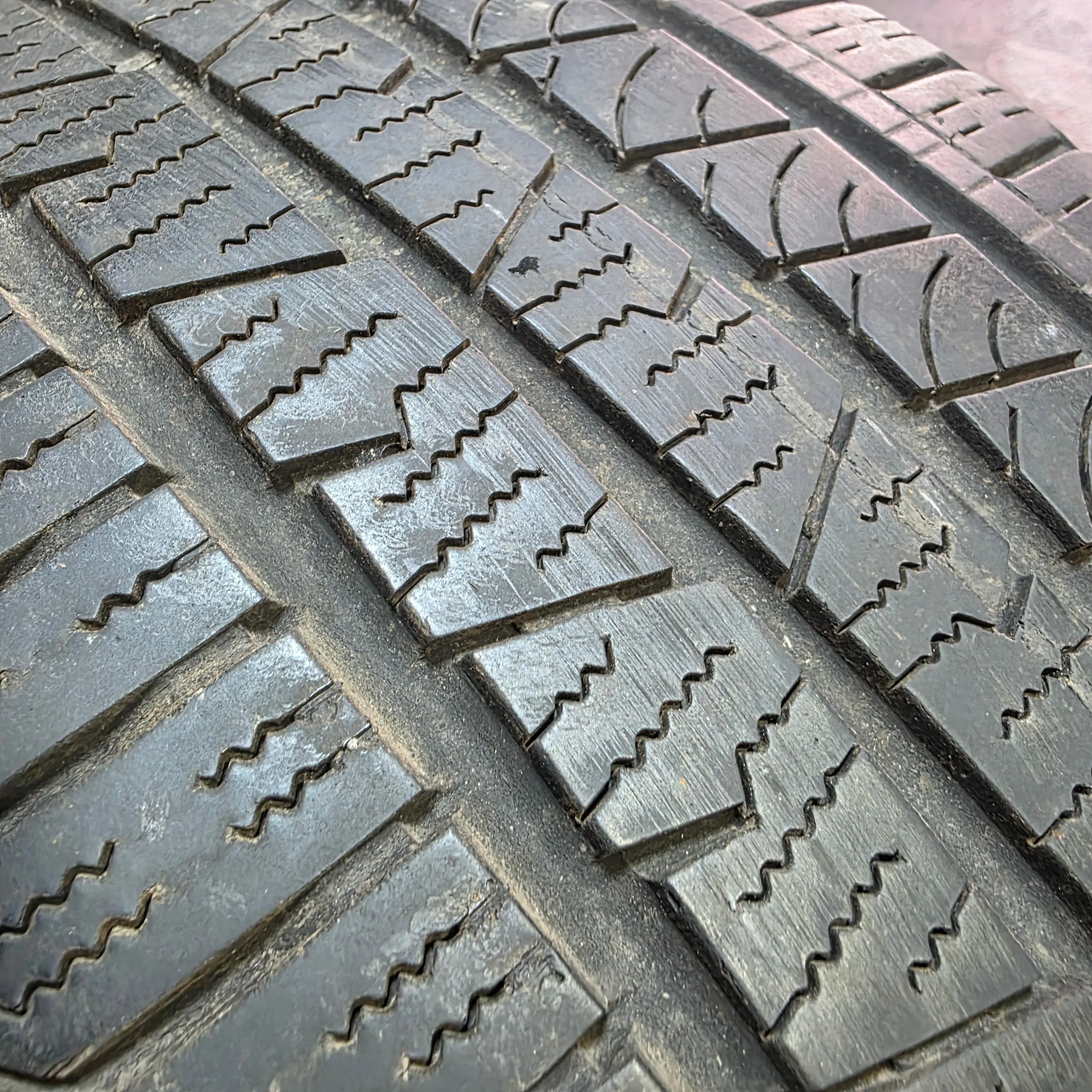 235/55/19 Continental all season tires image indicator(7)