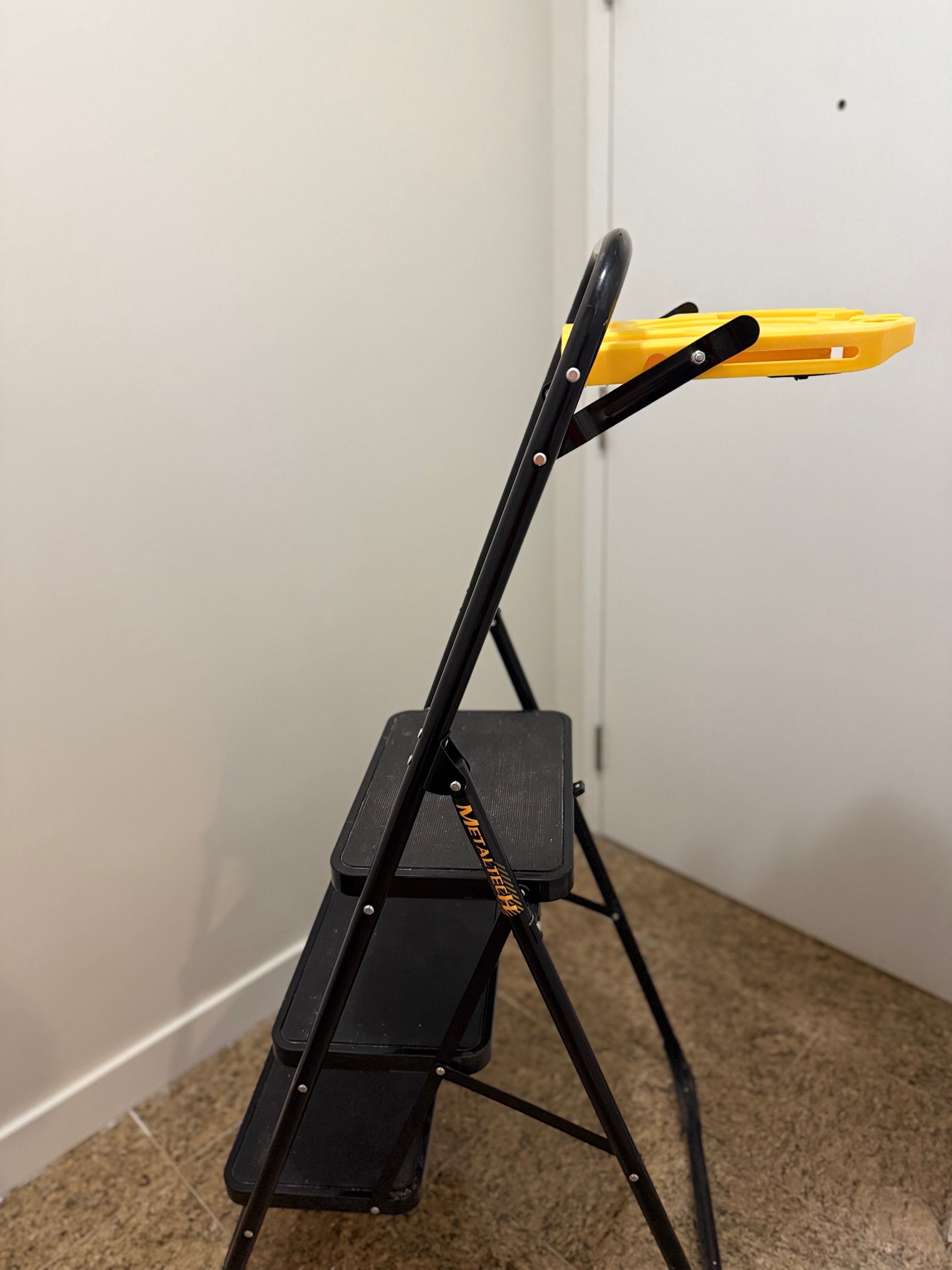 3-Step Ladder – Excellent Condition - photo 2