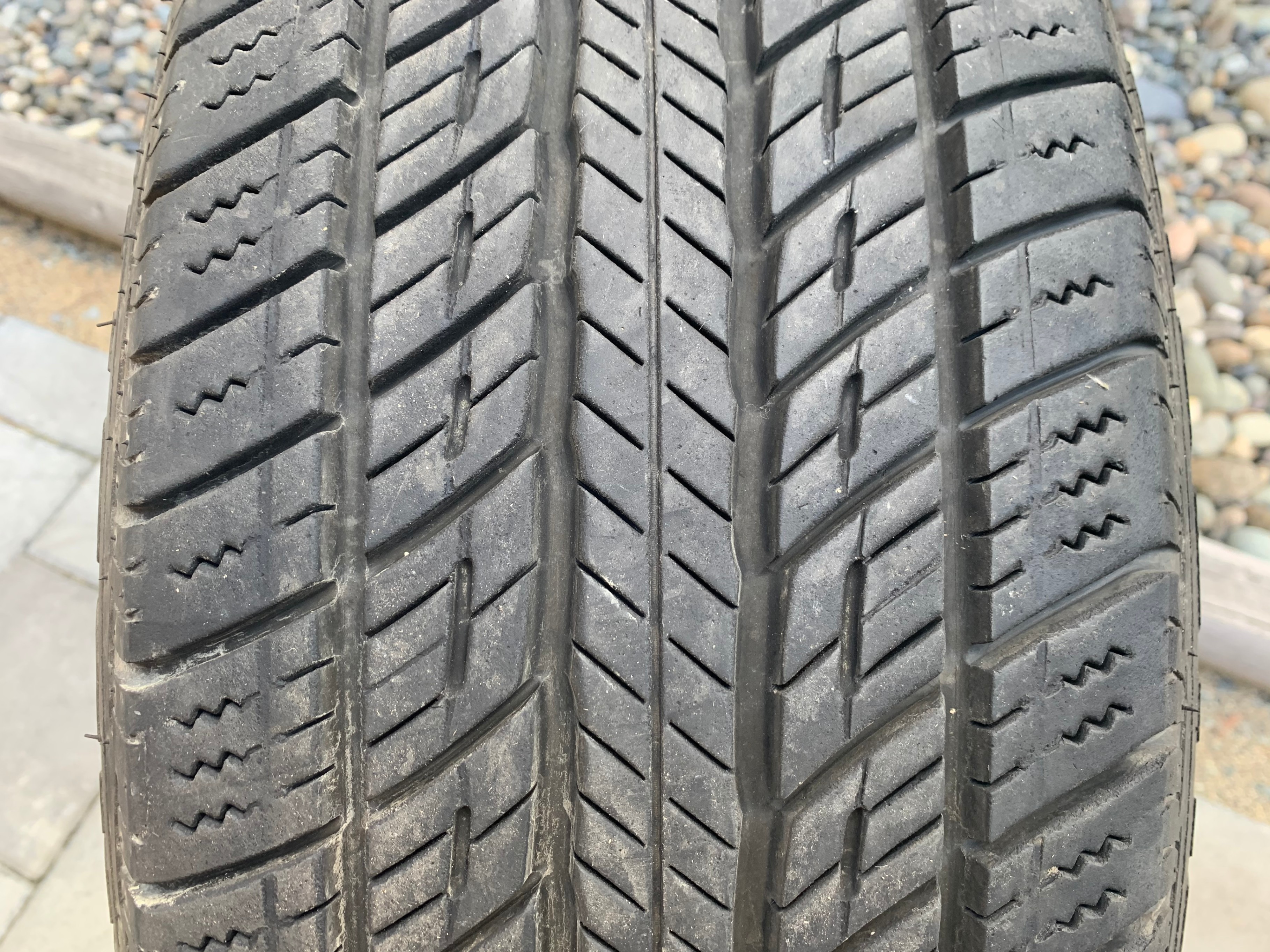 1 x single 225/60/18 Uniroyal Tiger Paw Touring A/S 90% tread - photo 2