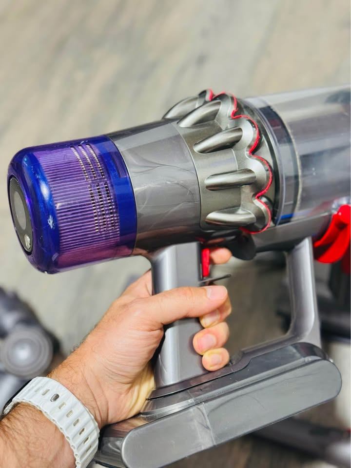 Dyson V11 Torque Drive & accessories! - photo 3