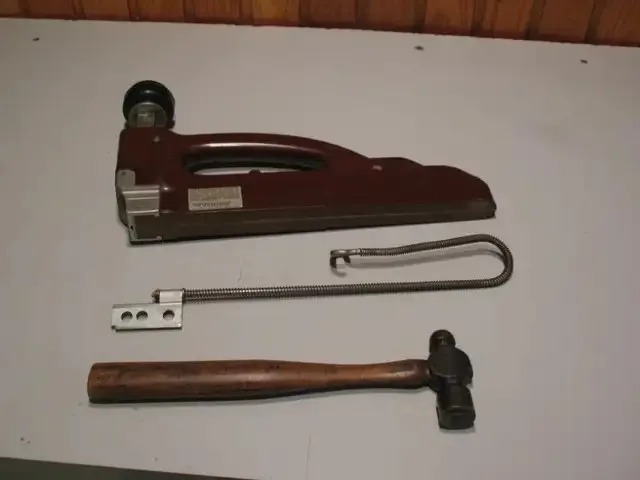 Manual Flooring Stapler, with Mallot image indicator(2)