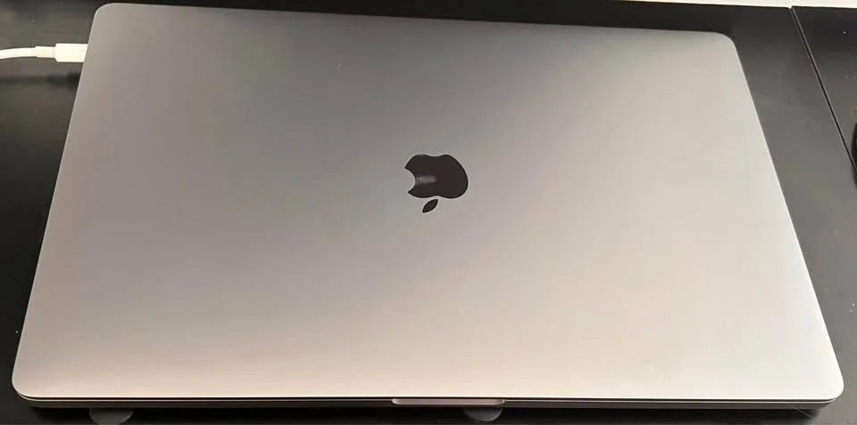 MacBook Pro 16” Core i9 16gb RAM image indicator(2)