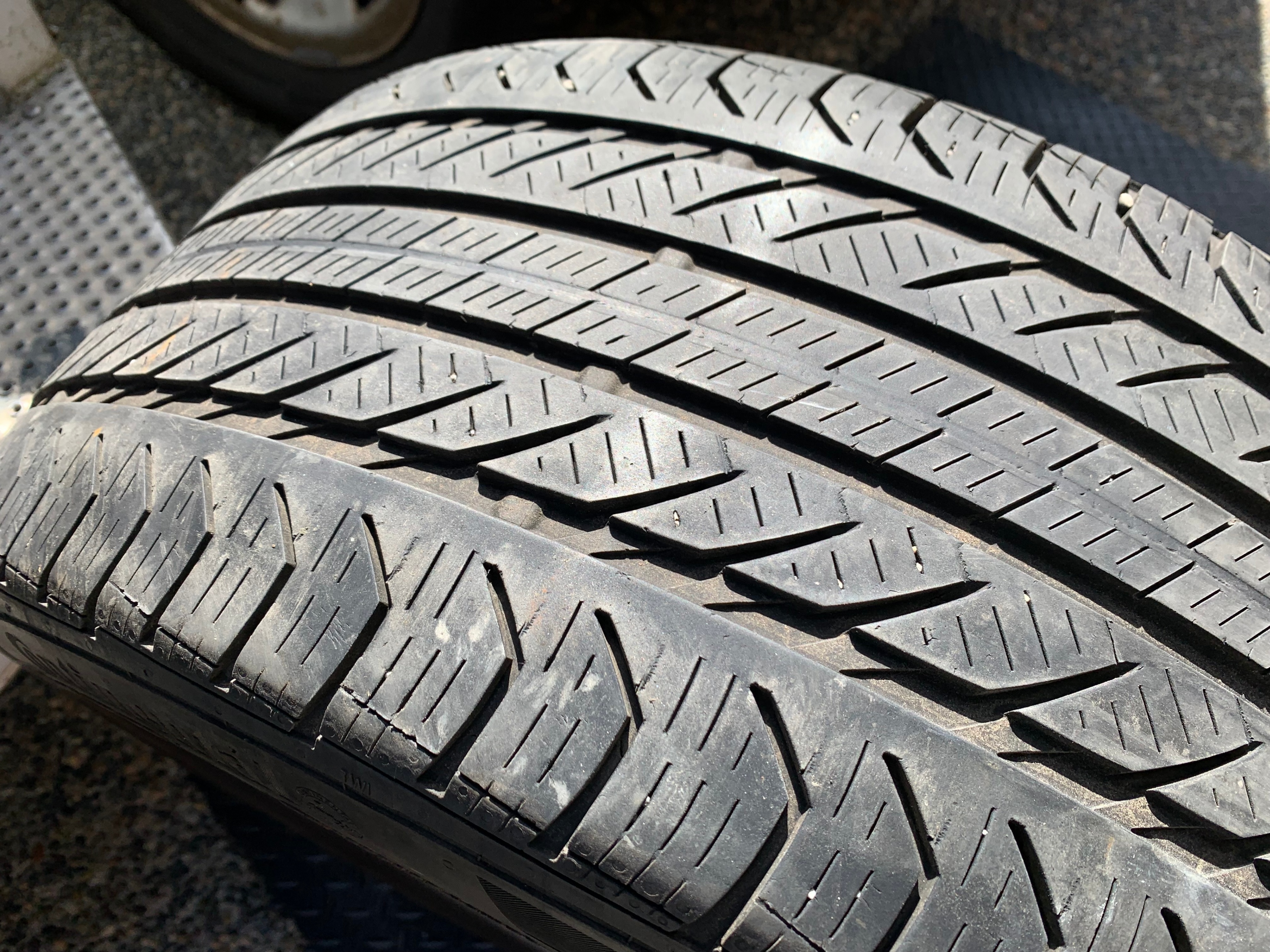 1 X single 245/40/18 Continental pro contact GX SSR 50% tread - photo 4