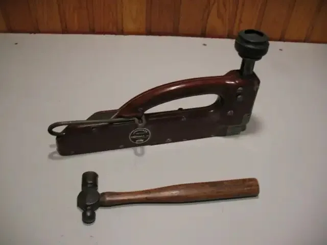 Manual Flooring Stapler, with Mallot image indicator(7)