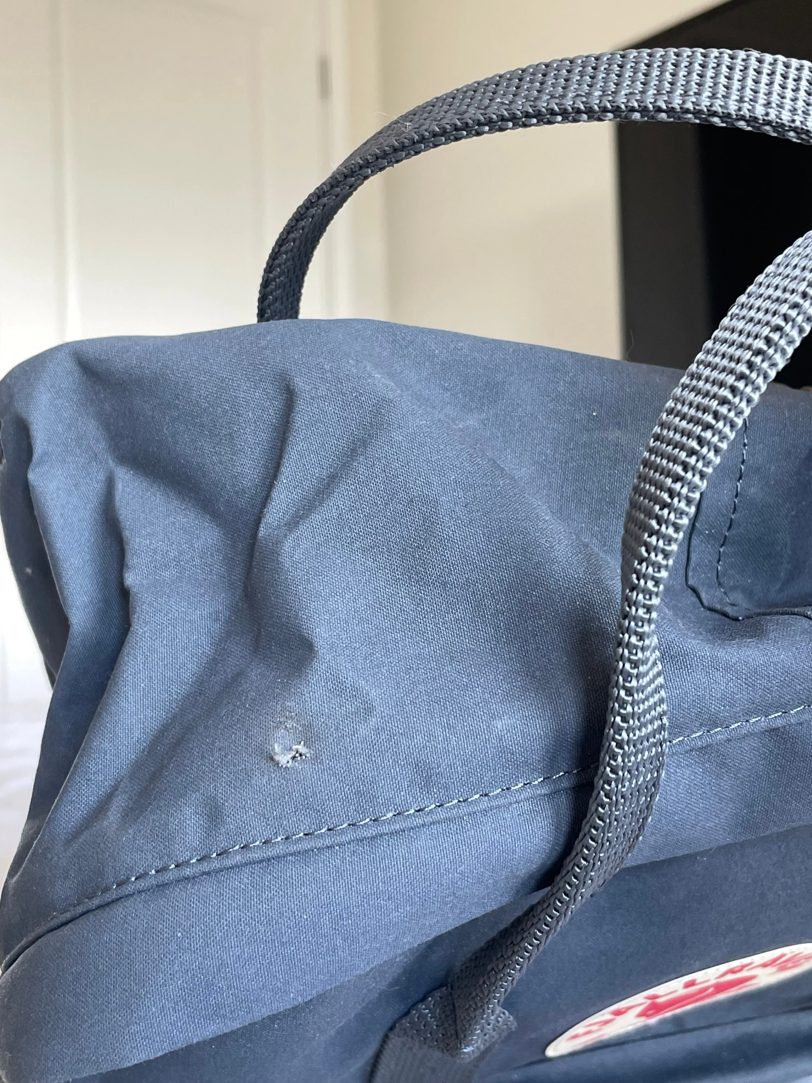 Fjallraven Kanken Everyday Outdoor Backpack image indicator(8)