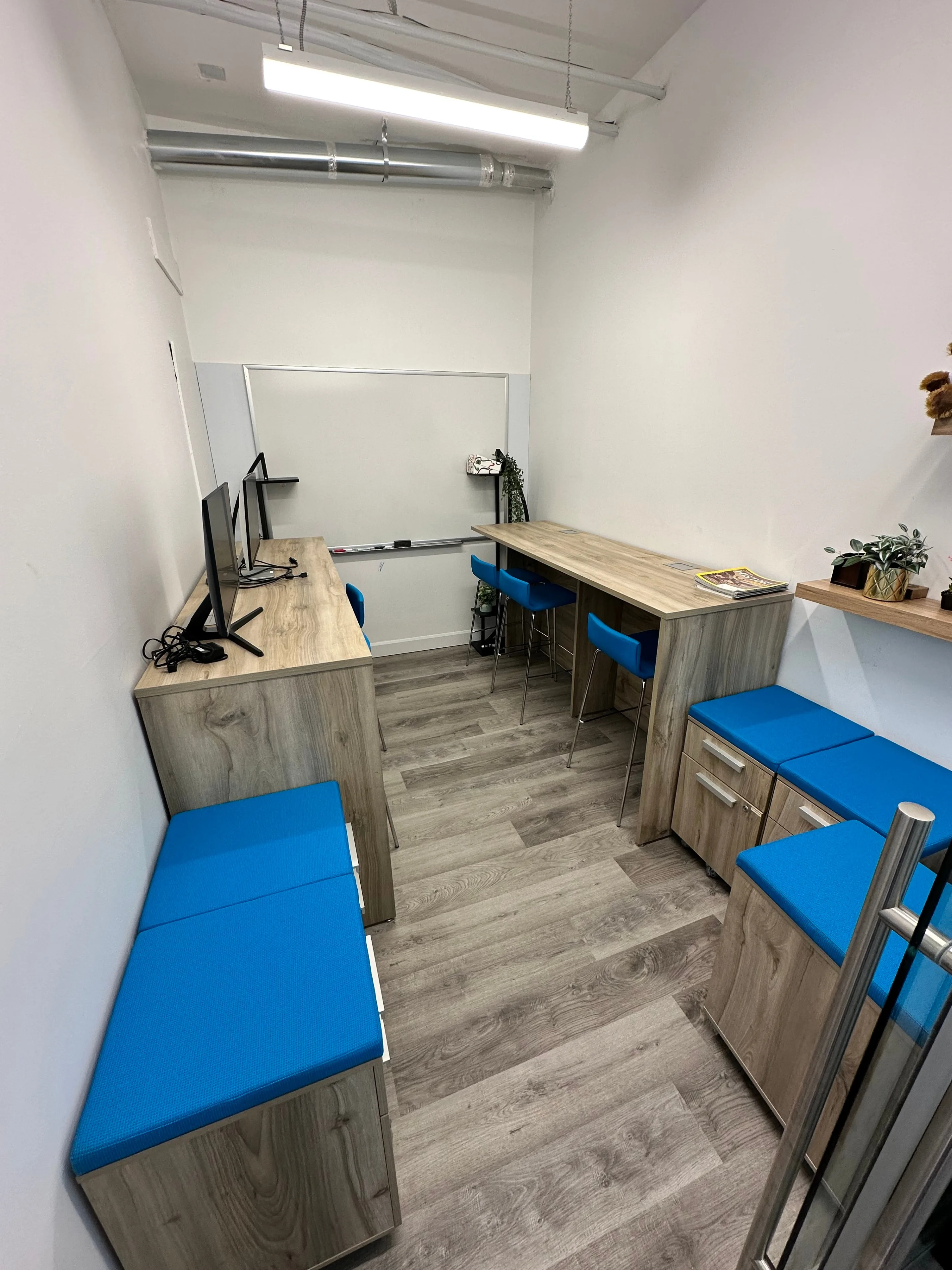 Set of 2 High Tables + 6 Stools