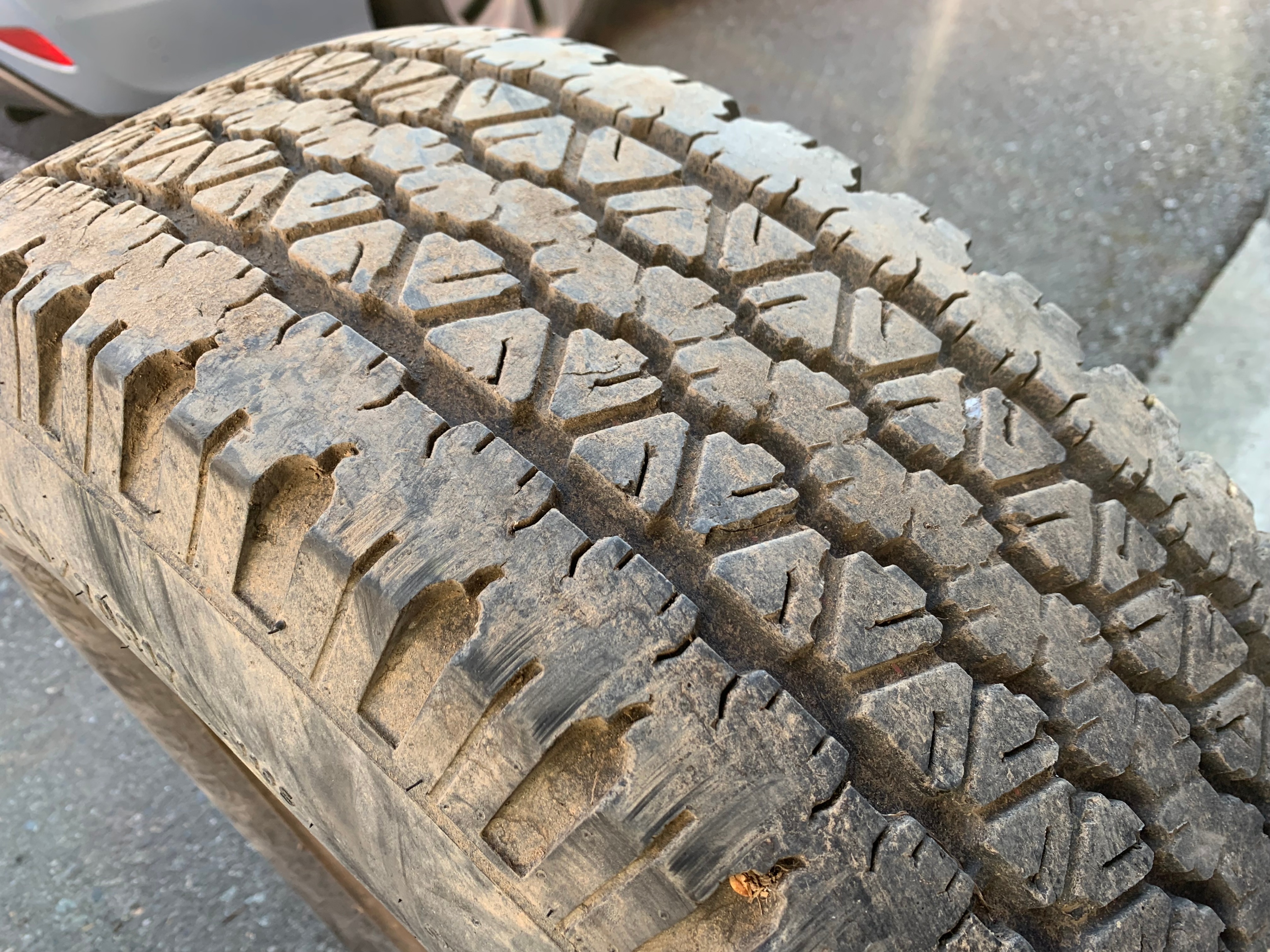 1 X single 265/70/17 goodyear tire mounted on steel rim 5x135mm - photo 4