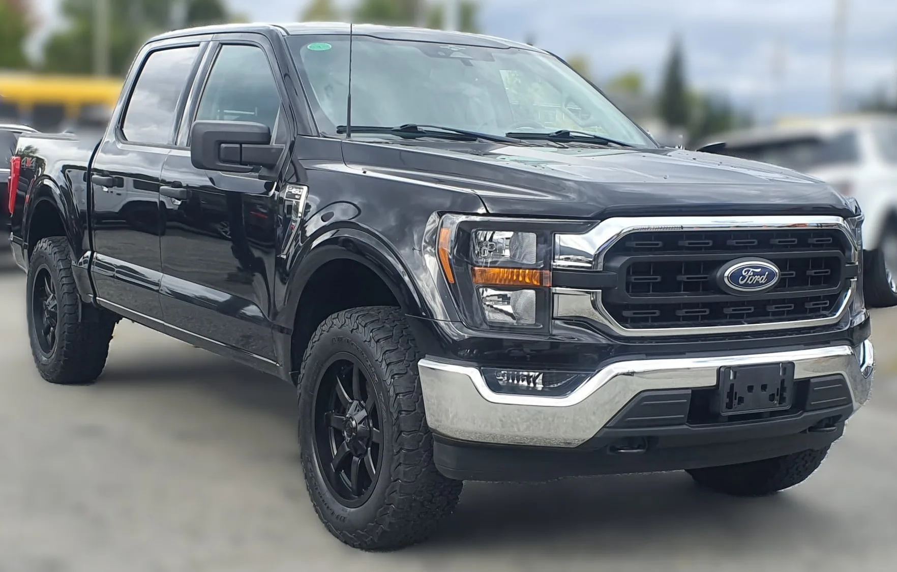 2023 Ford F-150 XLT Supercrew 5.5' Box image indicator(2)