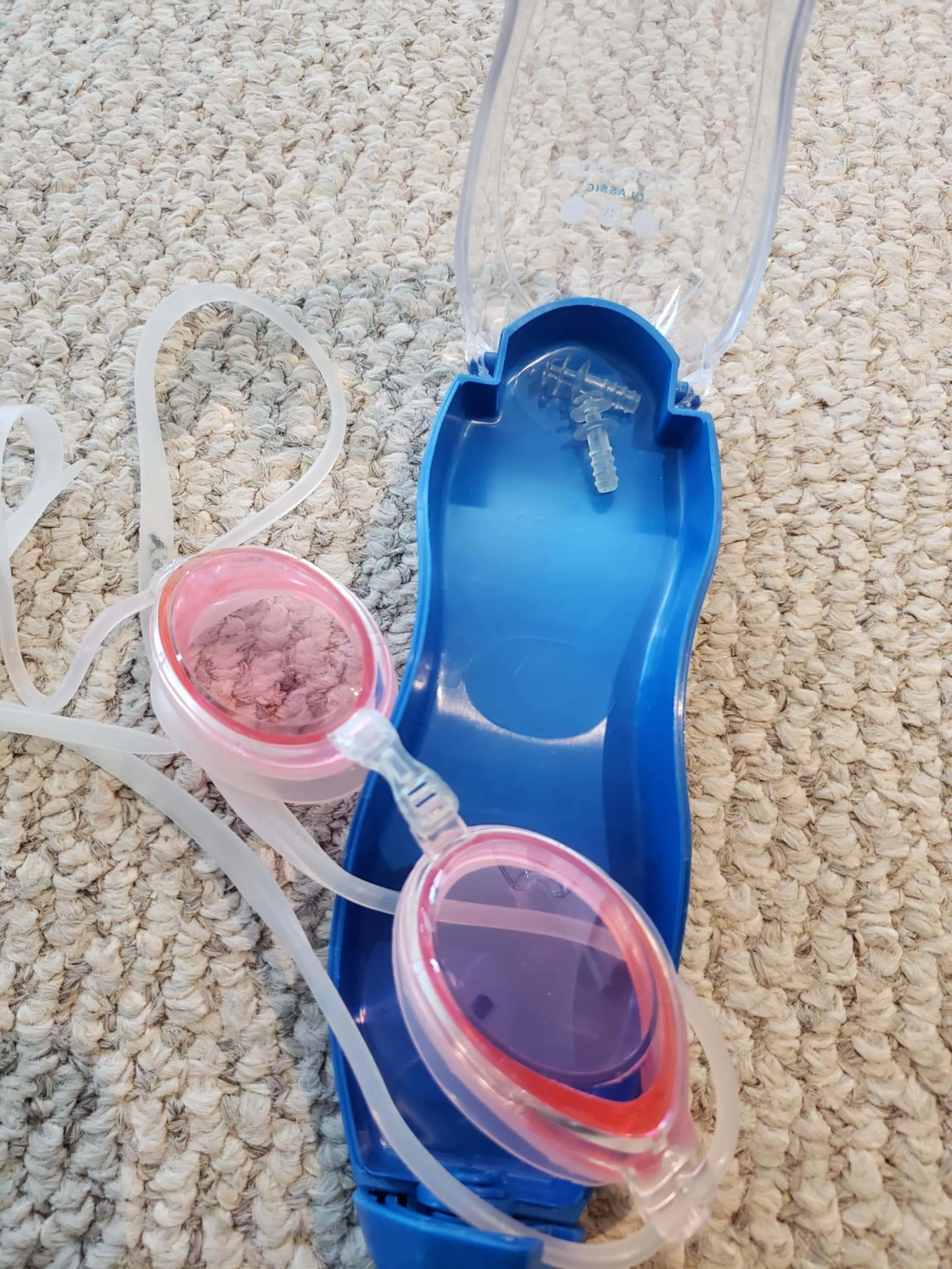 Swimming goggles, cap, nose clip set image indicator(2)