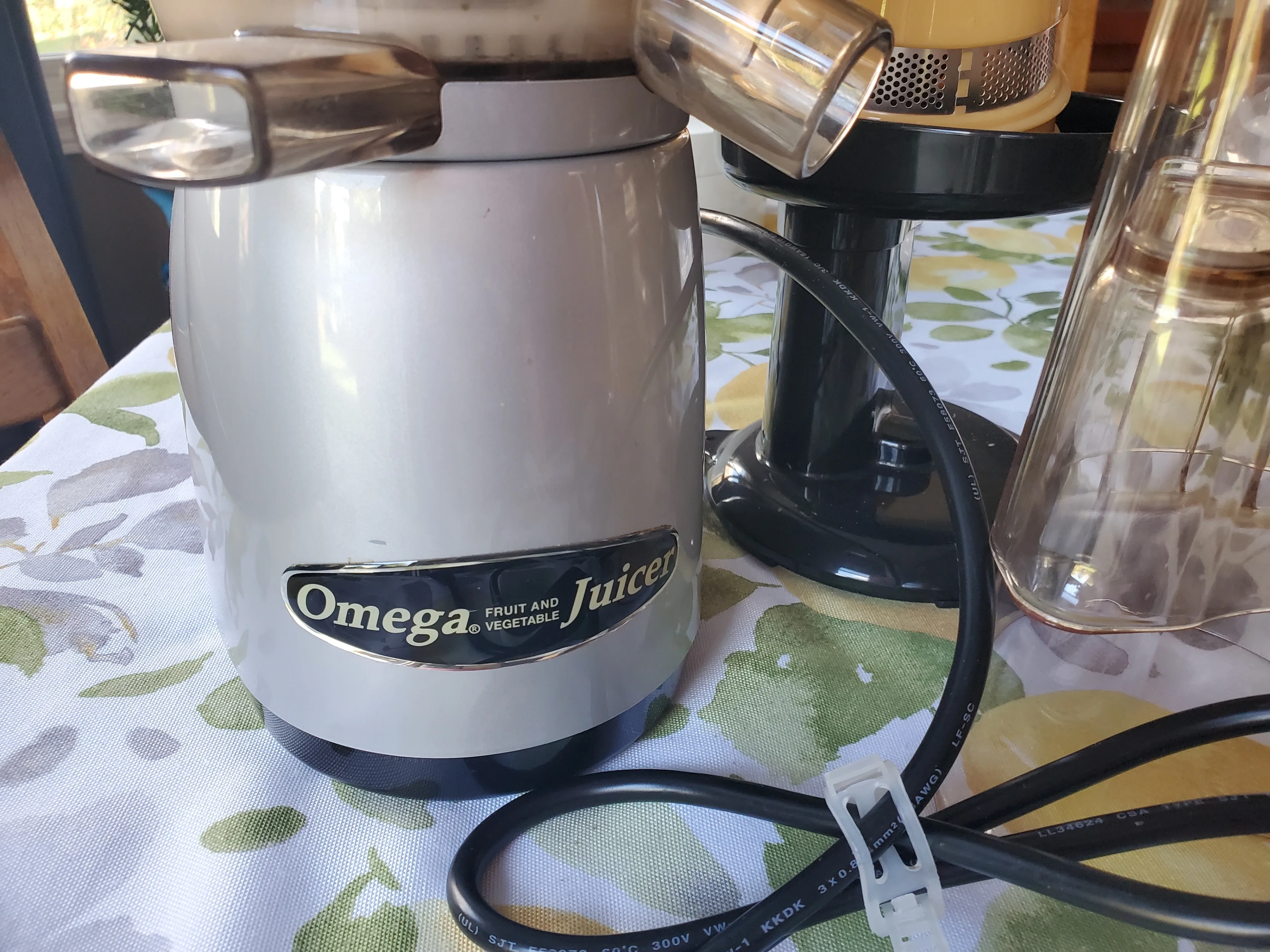 OMEGA Cold Press Vertical Masticating Slow Juicer image indicator(2)
