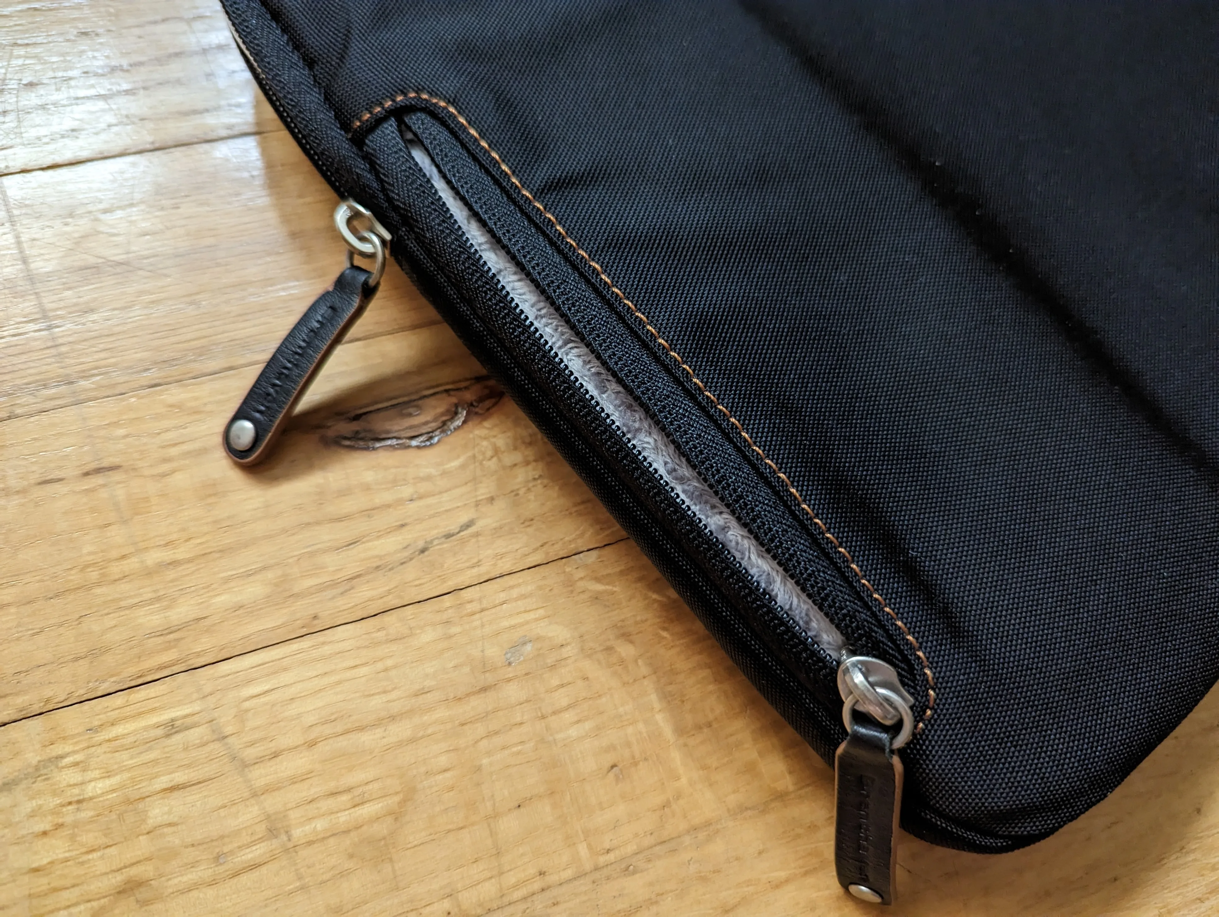 MacBook Pro 15.4 black carry case (brand: Brenthaven 2100) image indicator(3)