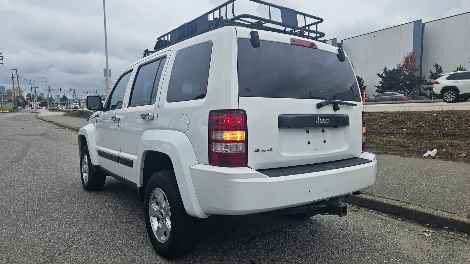 2011 Jeep Liberty Sport 4X4, Clean Title - photo 2