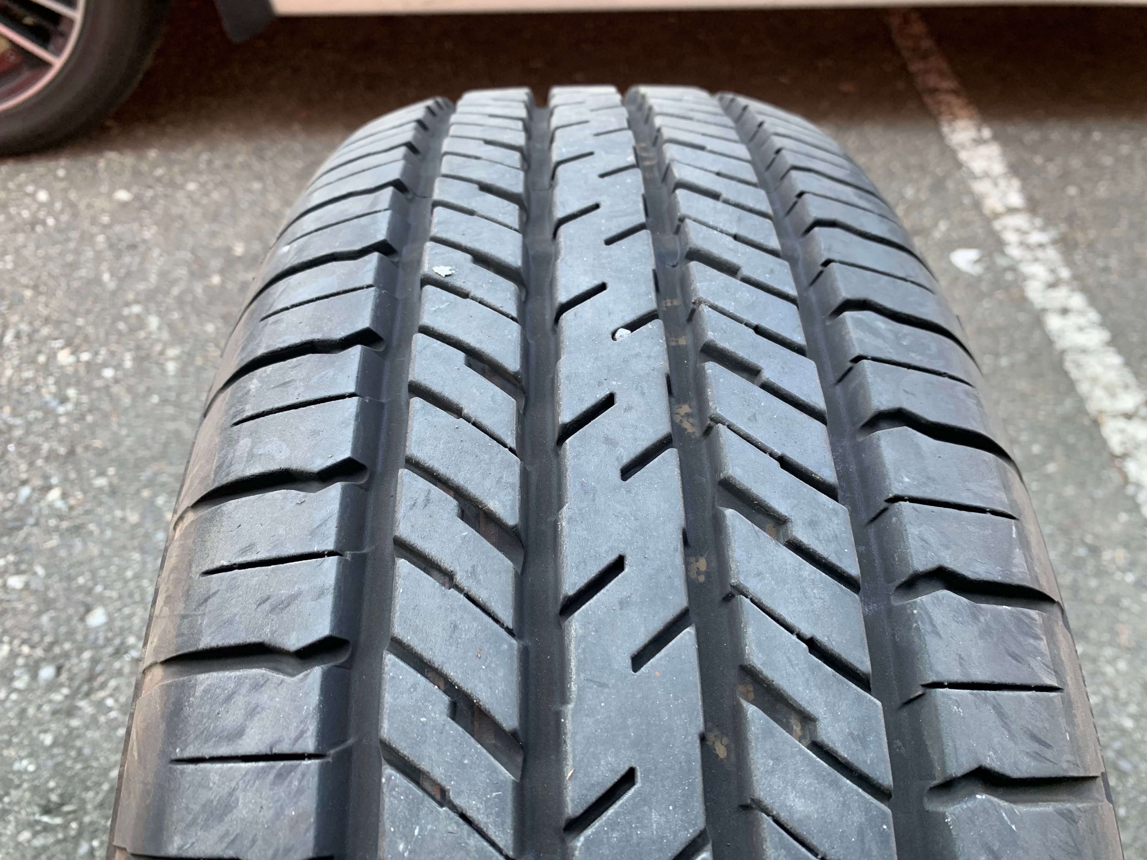 Pair of 225/60/17 Yokohama Geolandar G91F with over 95% tread - photo 3