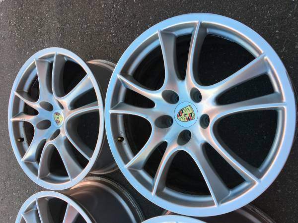 Set of Genuine OEM 21X10 ET50 Porsche Cayenne GTS rims good cond - photo 2