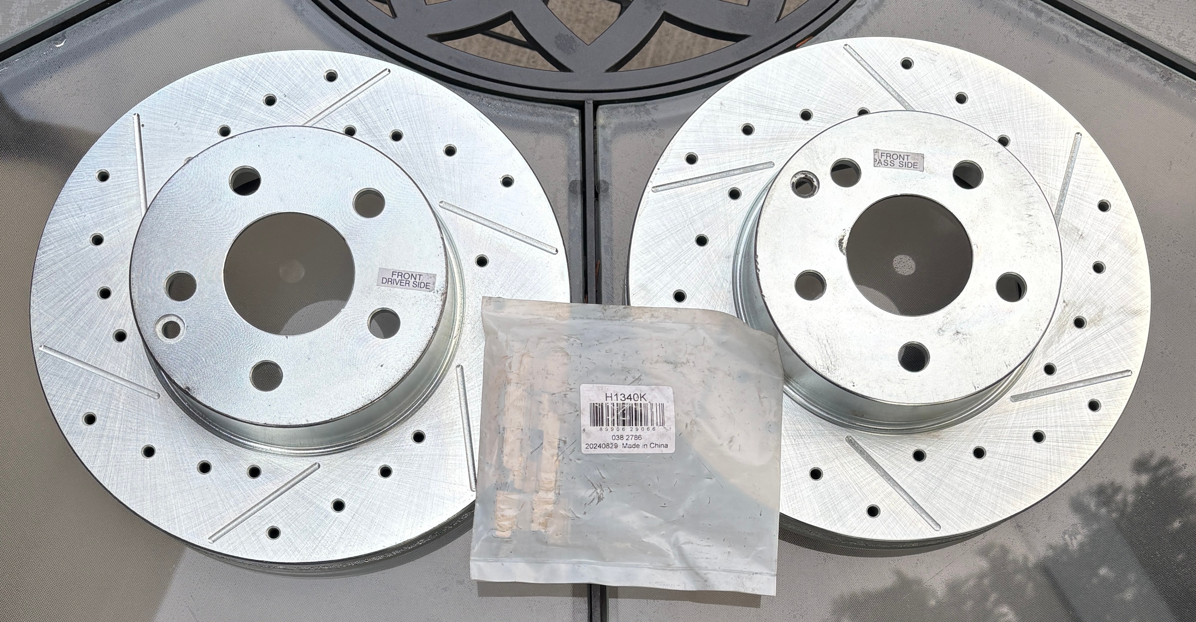 Mercedes C250, C300 – Front Drilled and Slotted Brake Rotors - photo 2