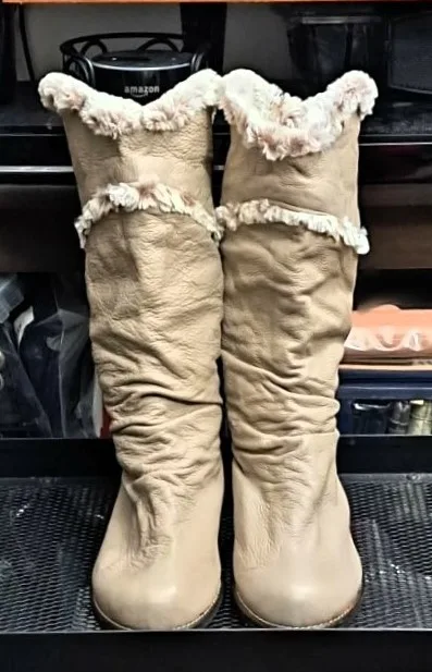 Woman's Genuine Leather Shearling Pull-on Boot Used Like New image indicator(3)