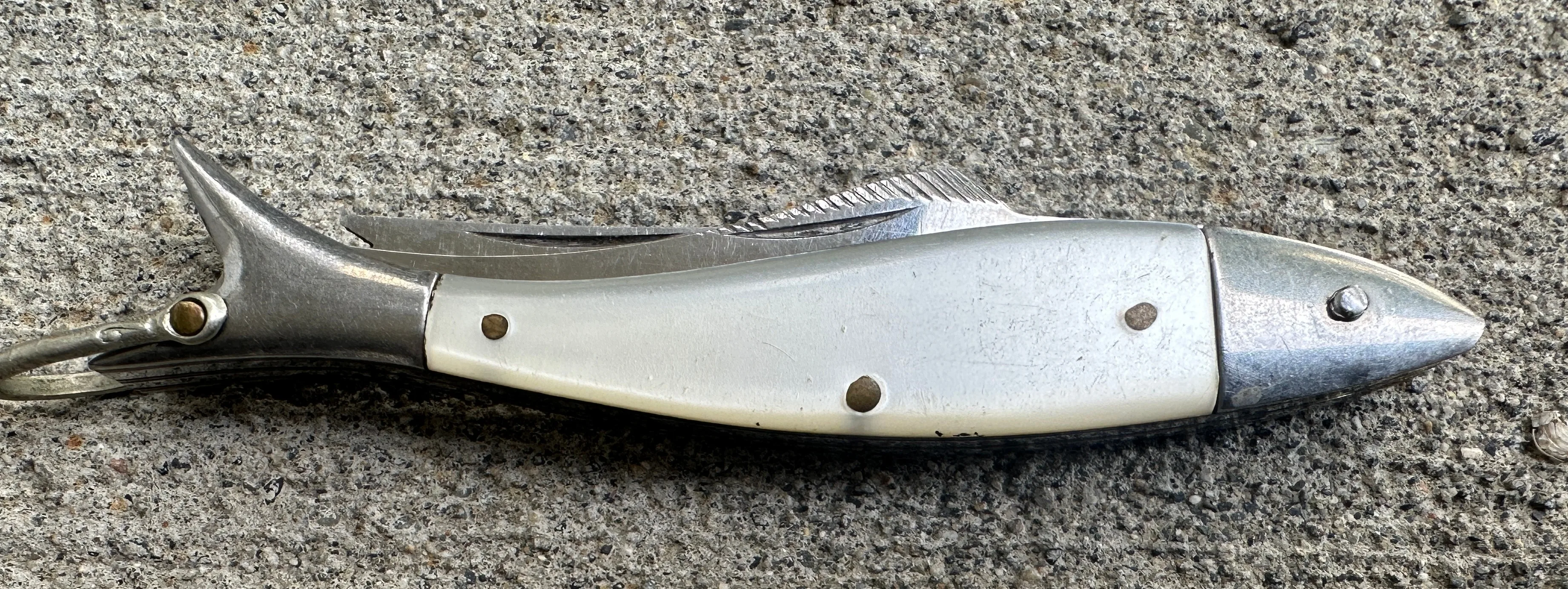 Vintage Fisherman's Friend Folding Pocket Knife image indicator(3)