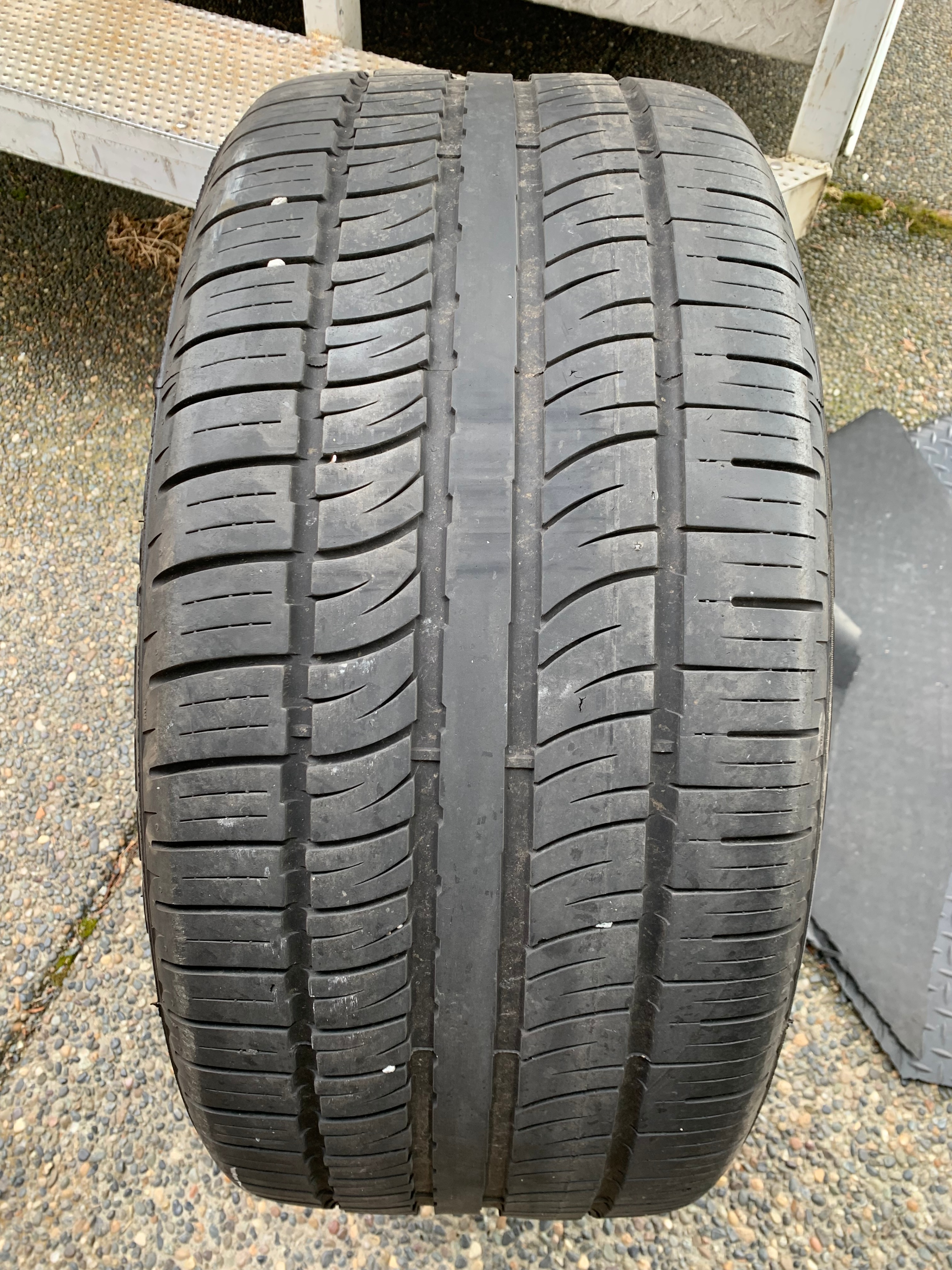 1 x single 295/40/22 Pirelli scorpion zero MO1 with 50% tread