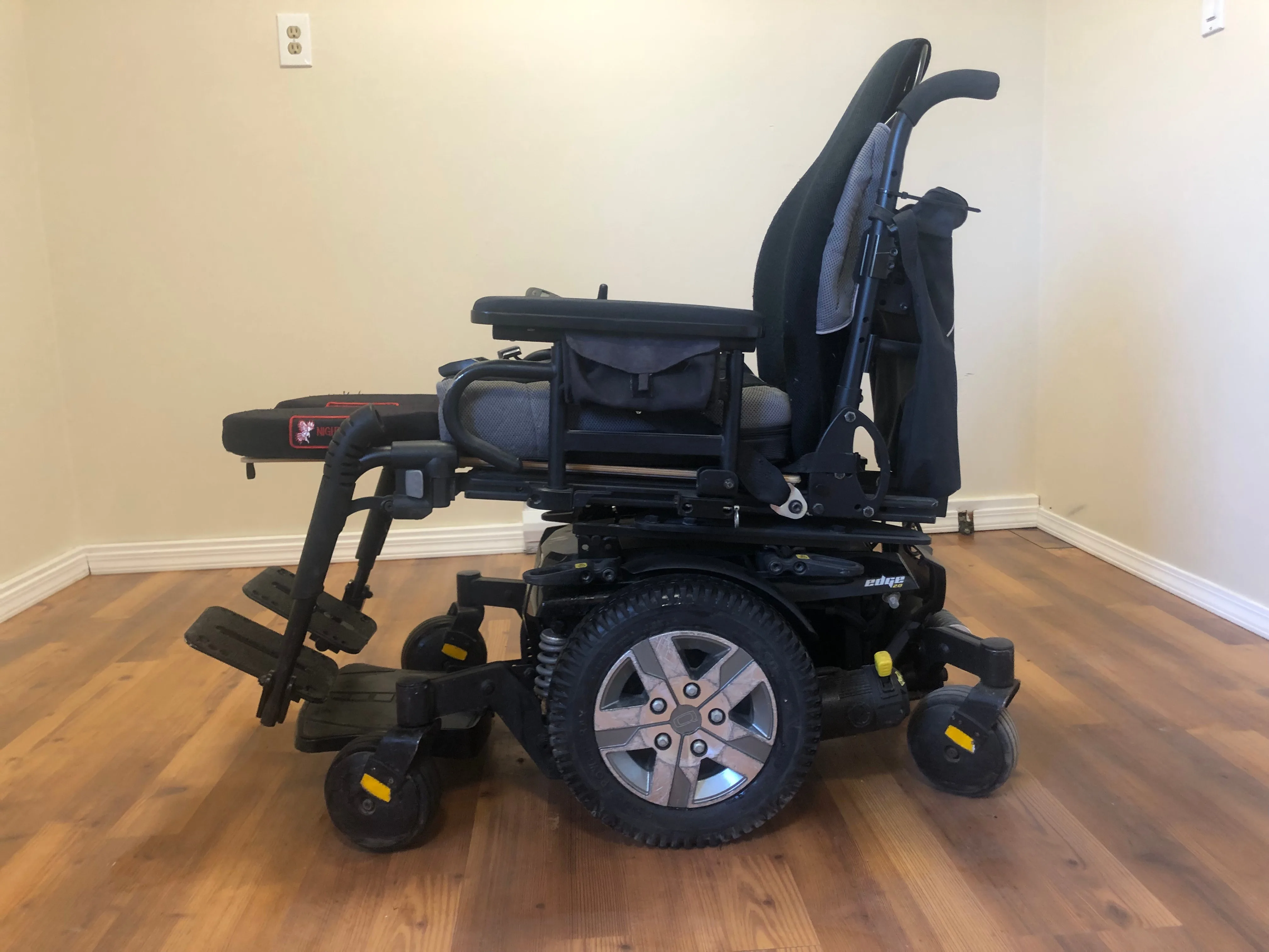 Quantum Q6 Edge 2.0 Power Wheelchair image indicator(3)
