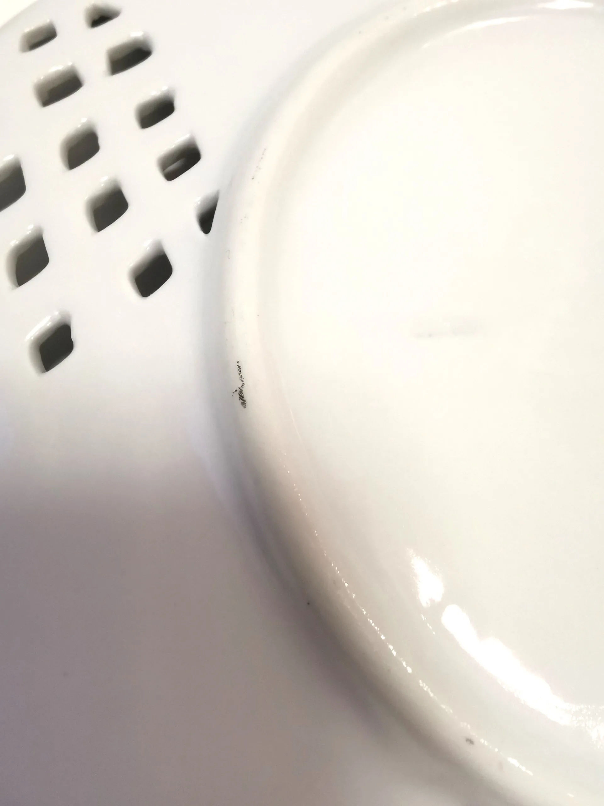 Vintage Osaka Fenton Japan Plate – 9 Inch Gold Toned Trim image indicator(6)