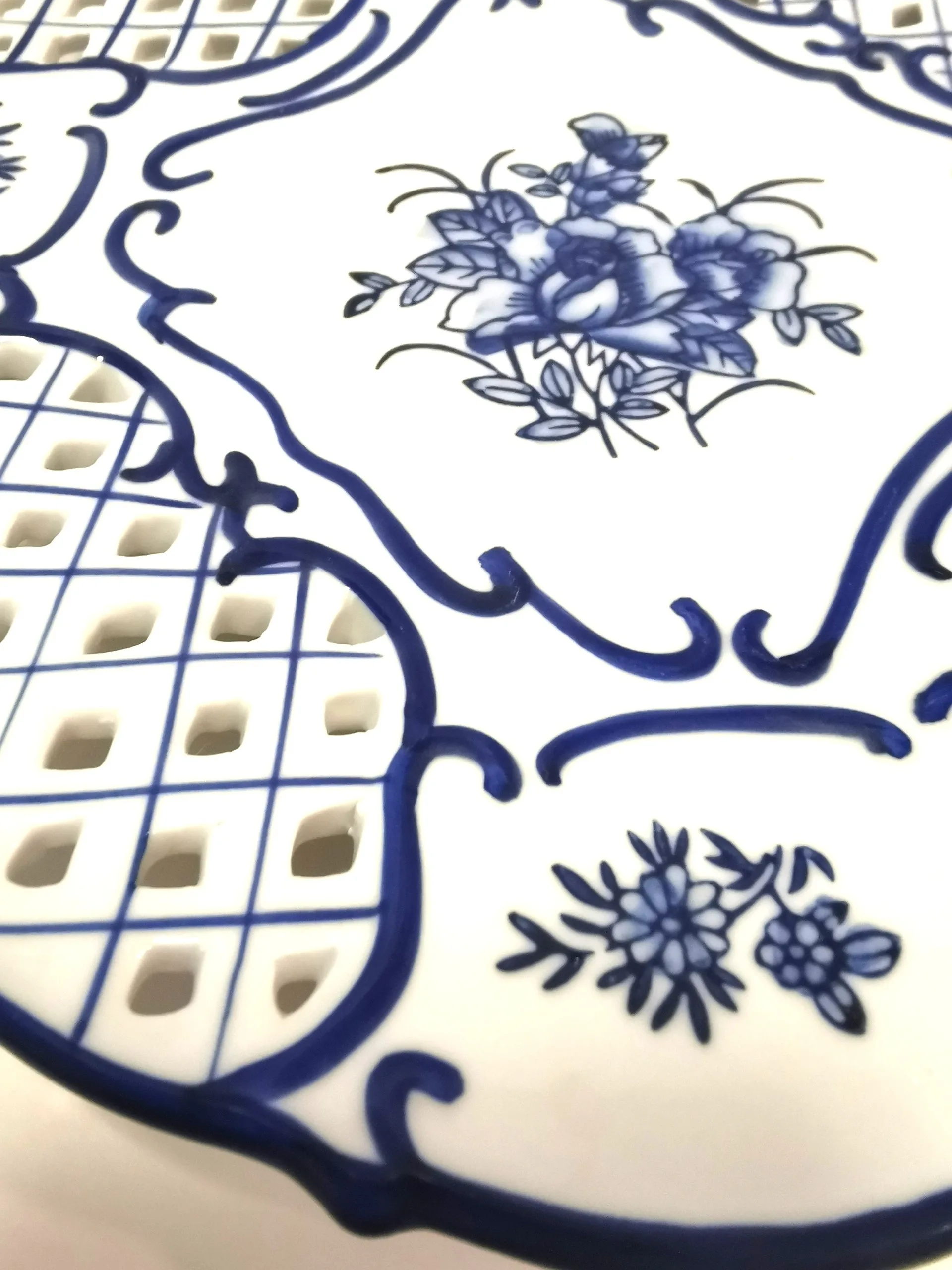 Vintage Osaka Fenton Japan Plate – 9 Inch Gold Toned Trim image indicator(2)