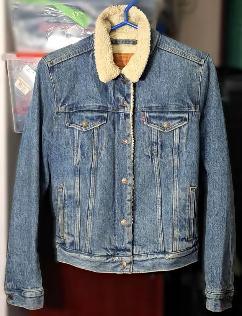 Authentic Levi's Women's 90s Sherpa Trucker Jacket image indicator(4)