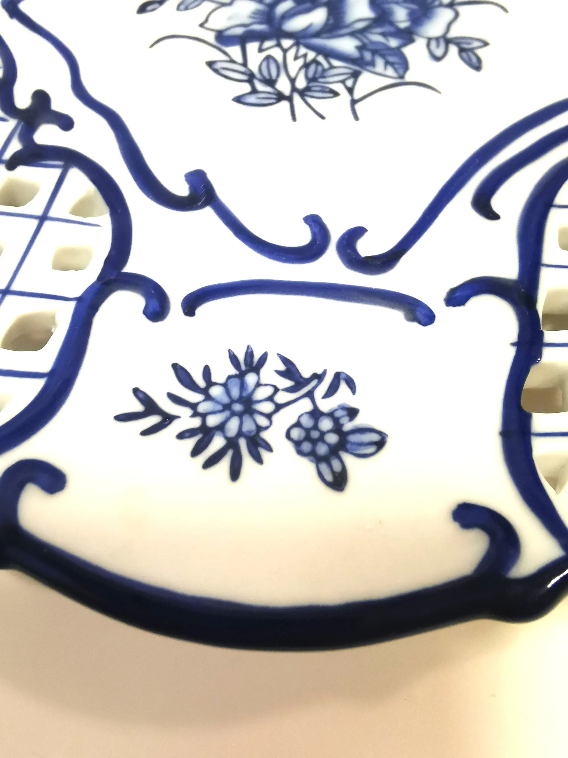 Vintage Osaka Fenton Japan Plate – 9 Inch Gold Toned Trim image indicator(7)