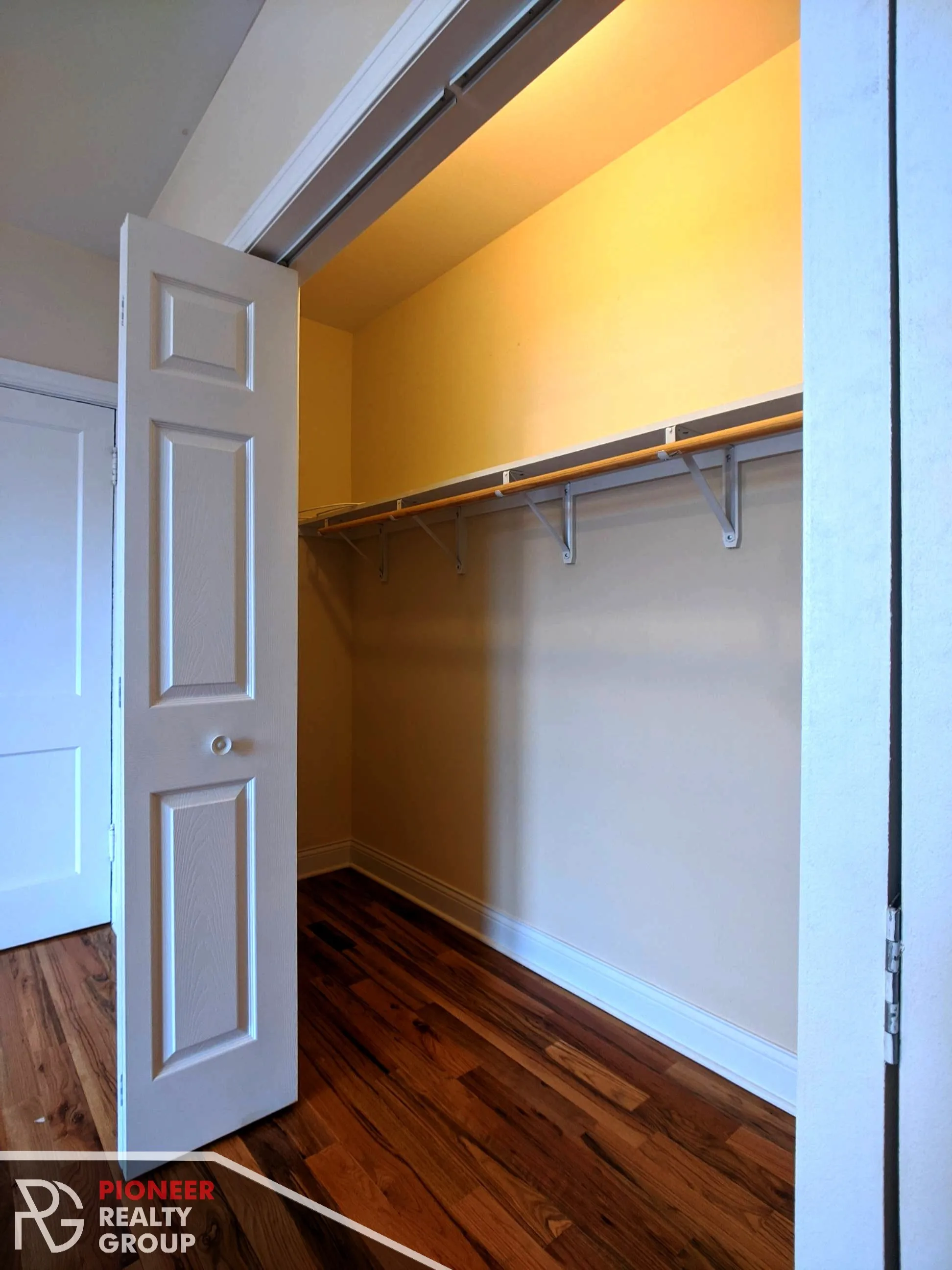 Studio in Lakeview Available for Rent! image indicator(5)