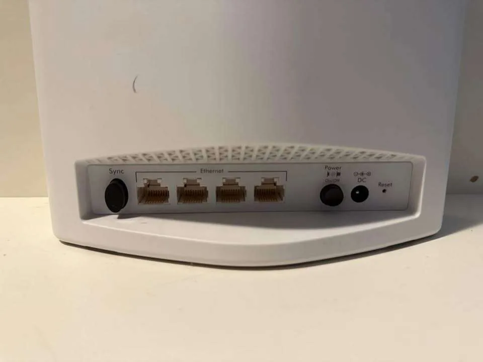 SRS60 — Netgear Orbi Pro AC3000 WiFi 5 Tri-Band Add-on Satellite image indicator(2)