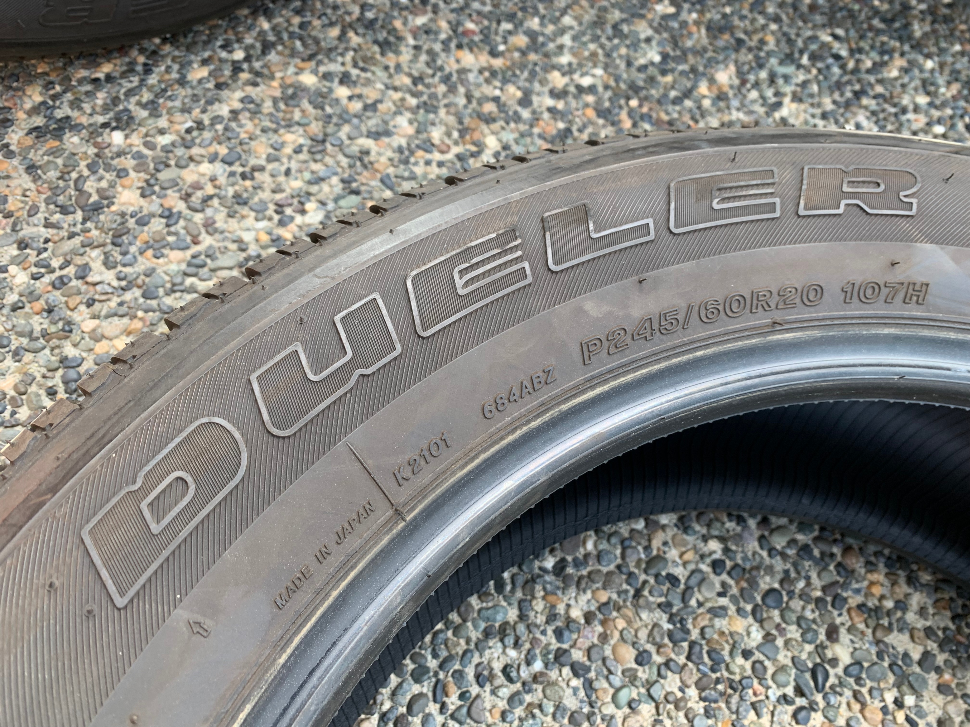 Pair of 245/60/20 M+S bridgestone Dueler HT 684 II wit 90% tread - photo 5