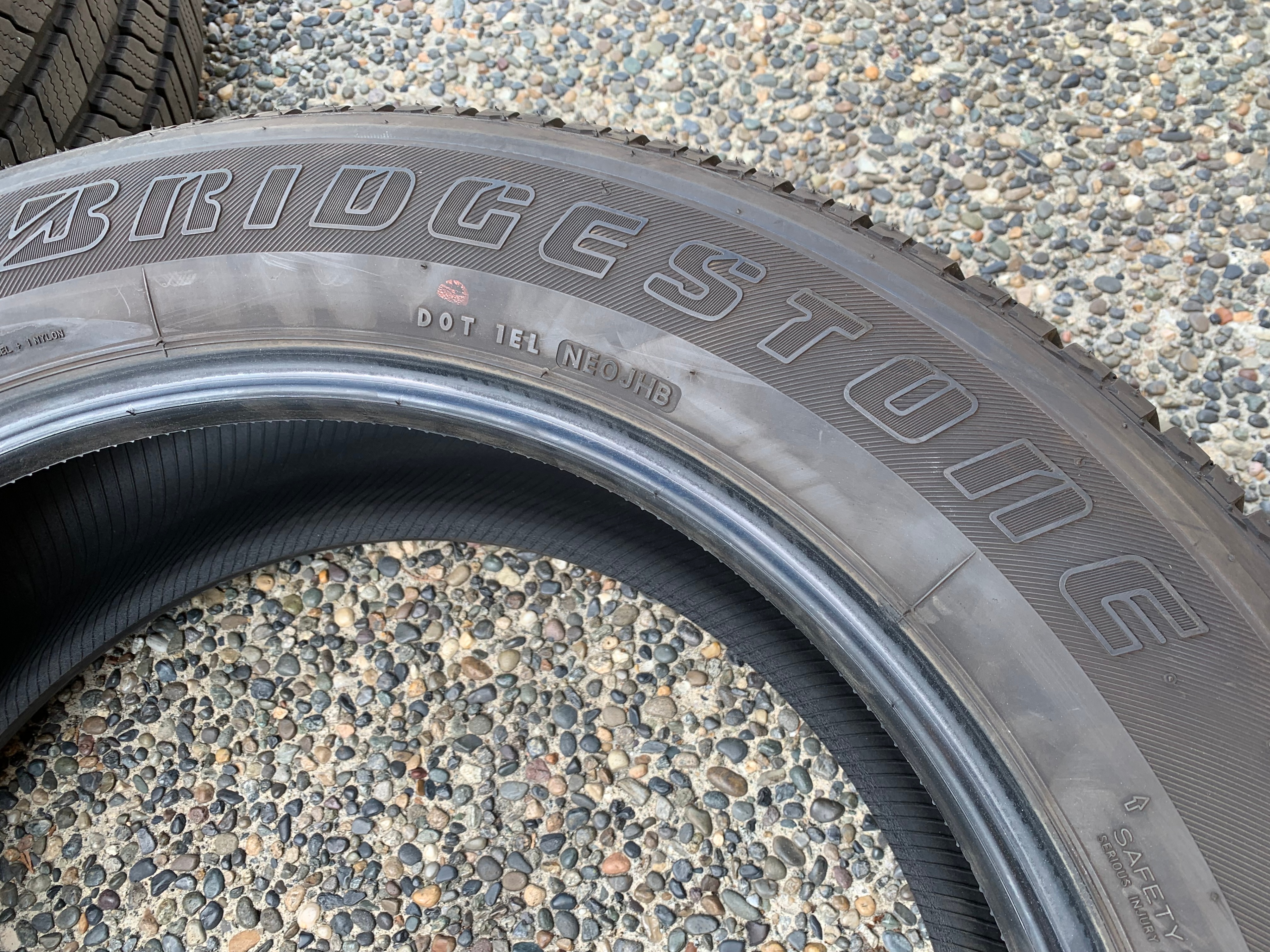 Pair of 245/60/20 M+S bridgestone Dueler HT 684 II wit 90% tread - photo 4
