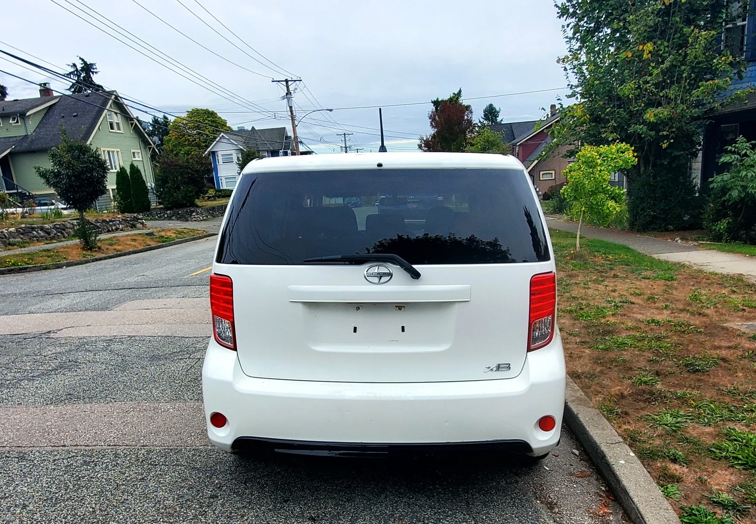 2013 Scion xB Base 4dr image indicator(3)