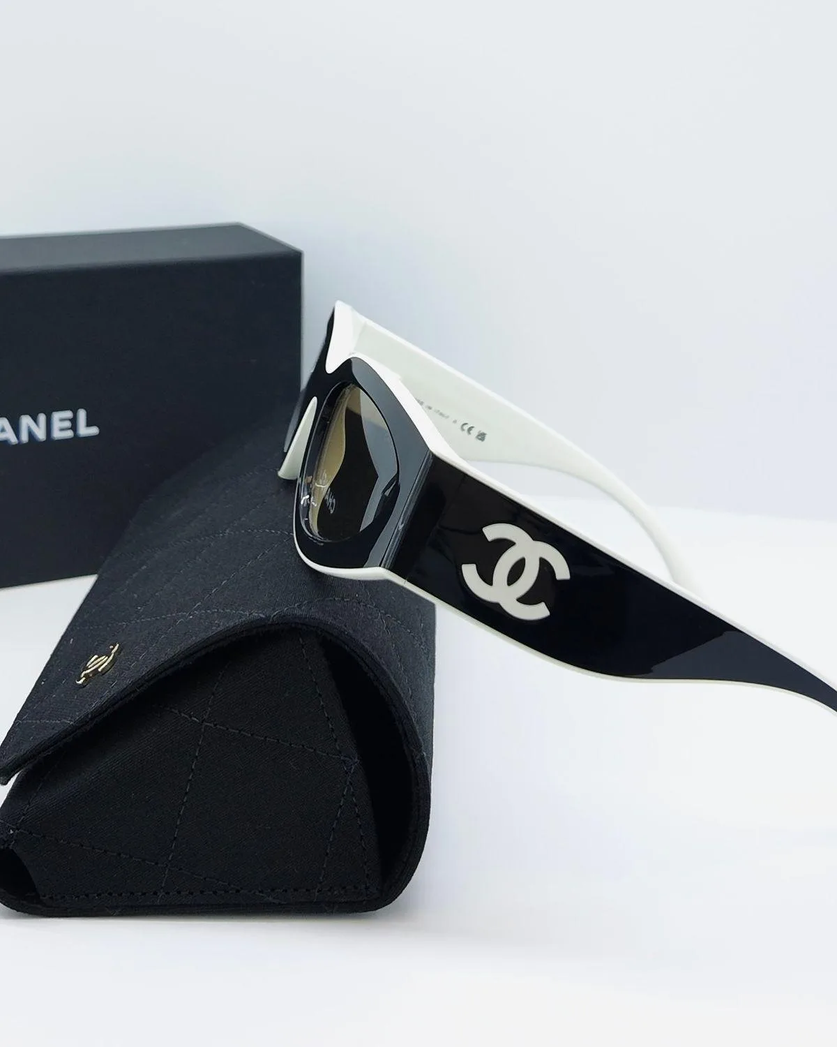NEW CHANEL CH6056 Black & White Acetate Cat Eye Sunglasses image indicator(3)