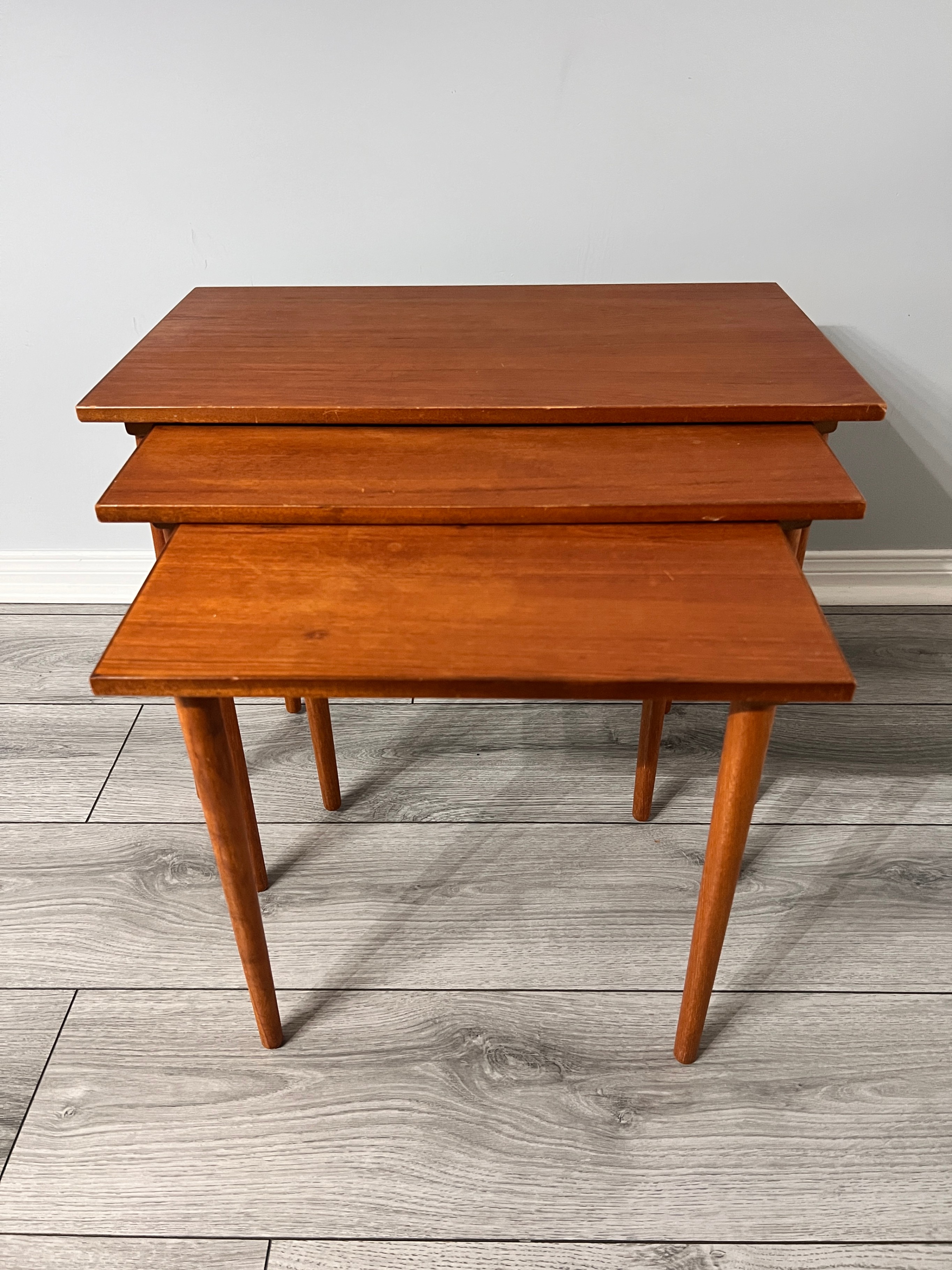 Vintage Modern Solid Wood Nesting Tables – Set of 3