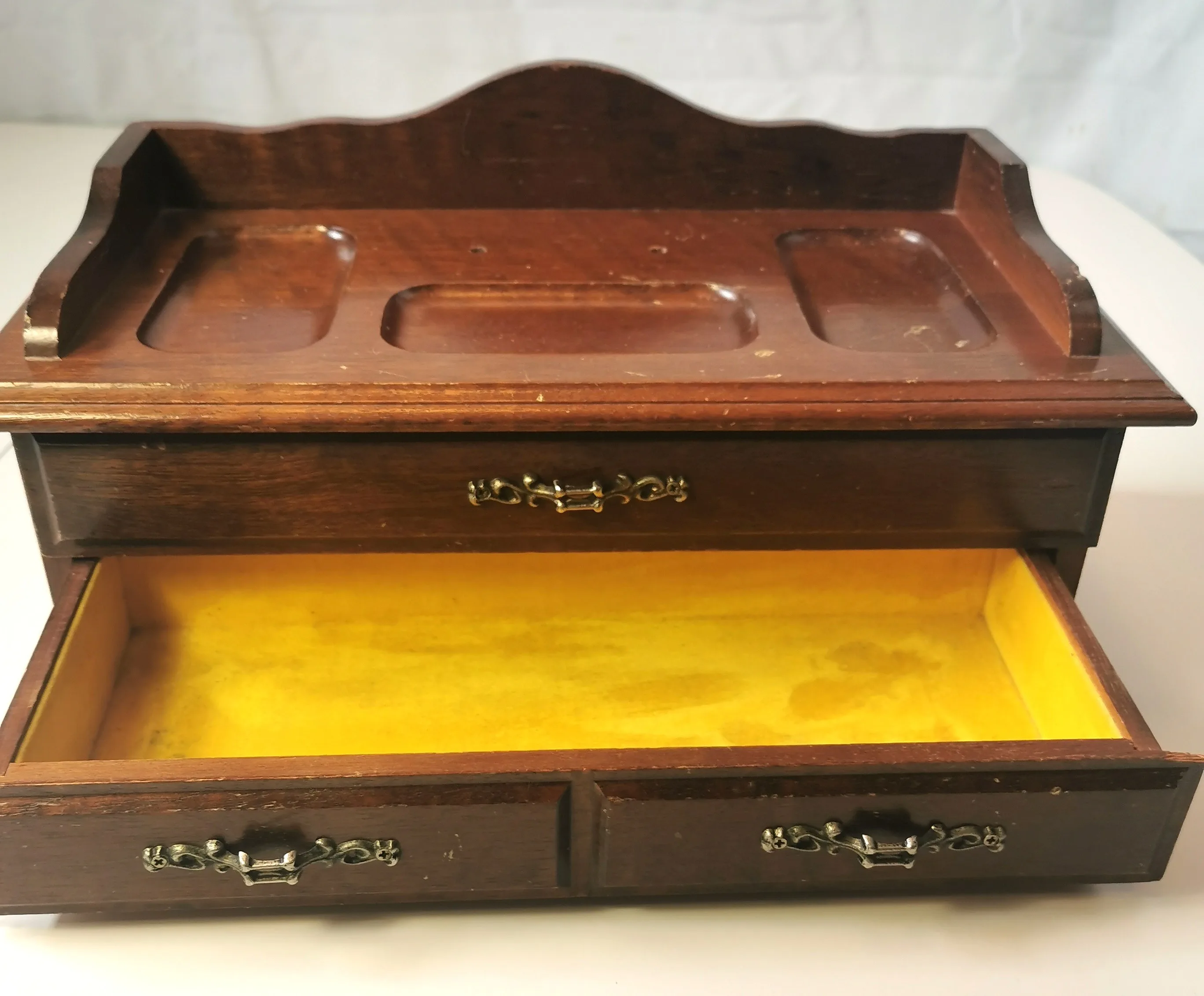 Vintage 70s Gentlemen's Wood Dresser Valet Organizer by Dynasty image indicator(10)