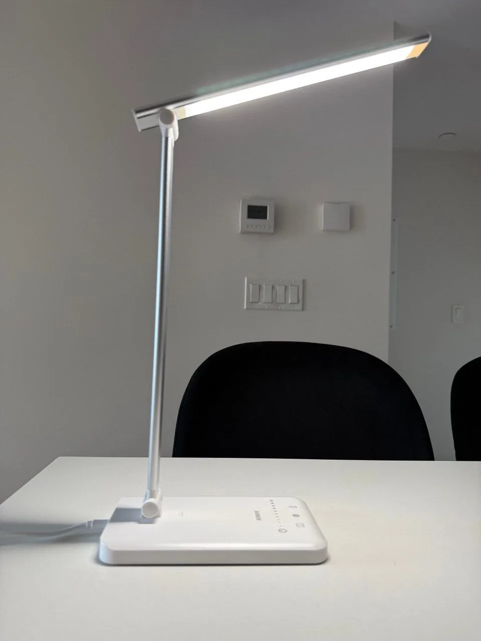 LED Desk Lamp image indicator(2)
