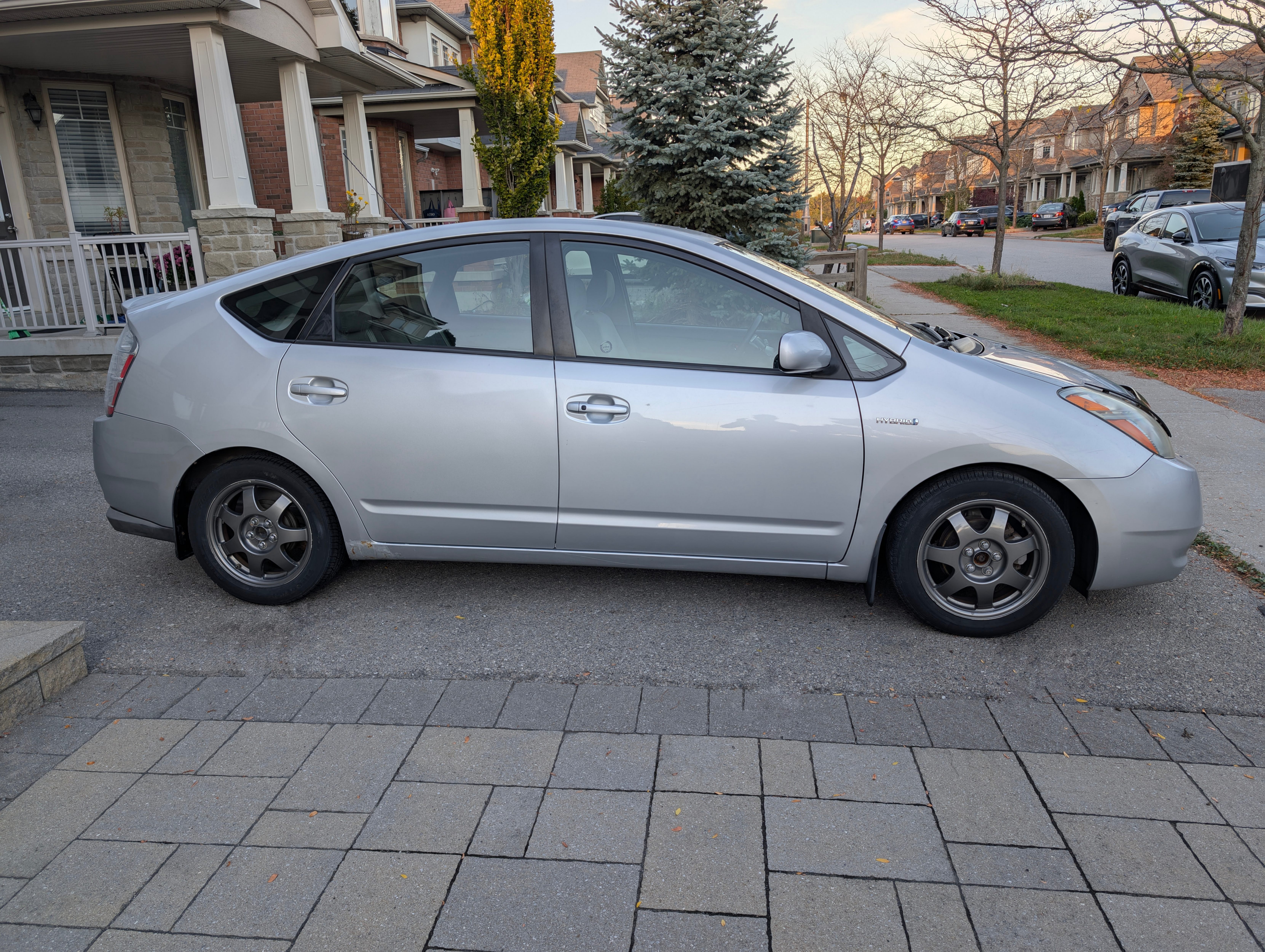 2008 Toyota Prius - Runs Great - Accident Free - photo 2