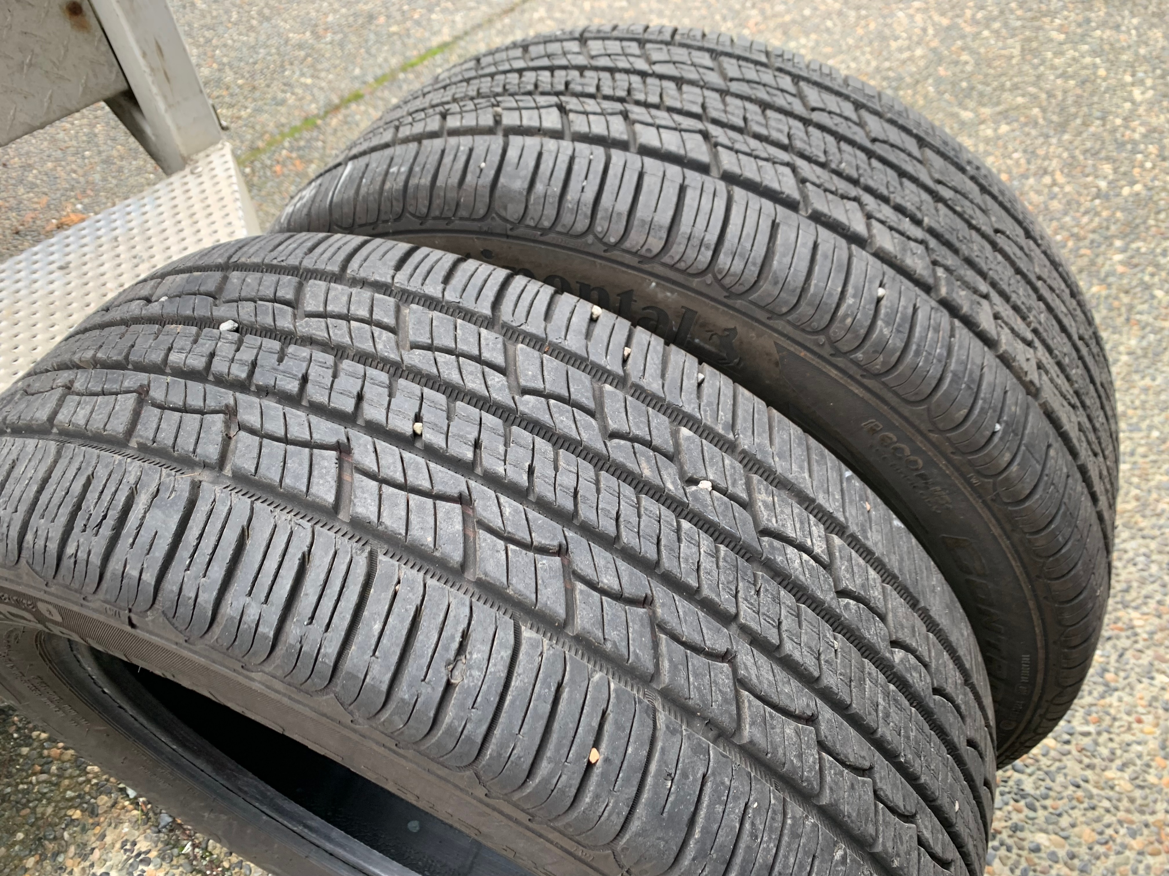 Pair of 225/55/17 Continental Control contact Tour A/S 70% tread - photo 2