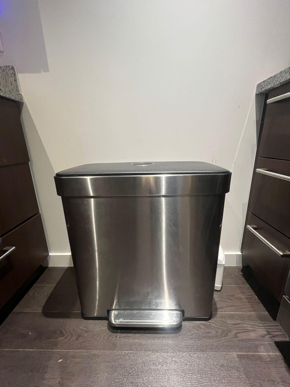 Amazon Basic's Dual Compartment Recycling Garbage Trash Can - photo 2
